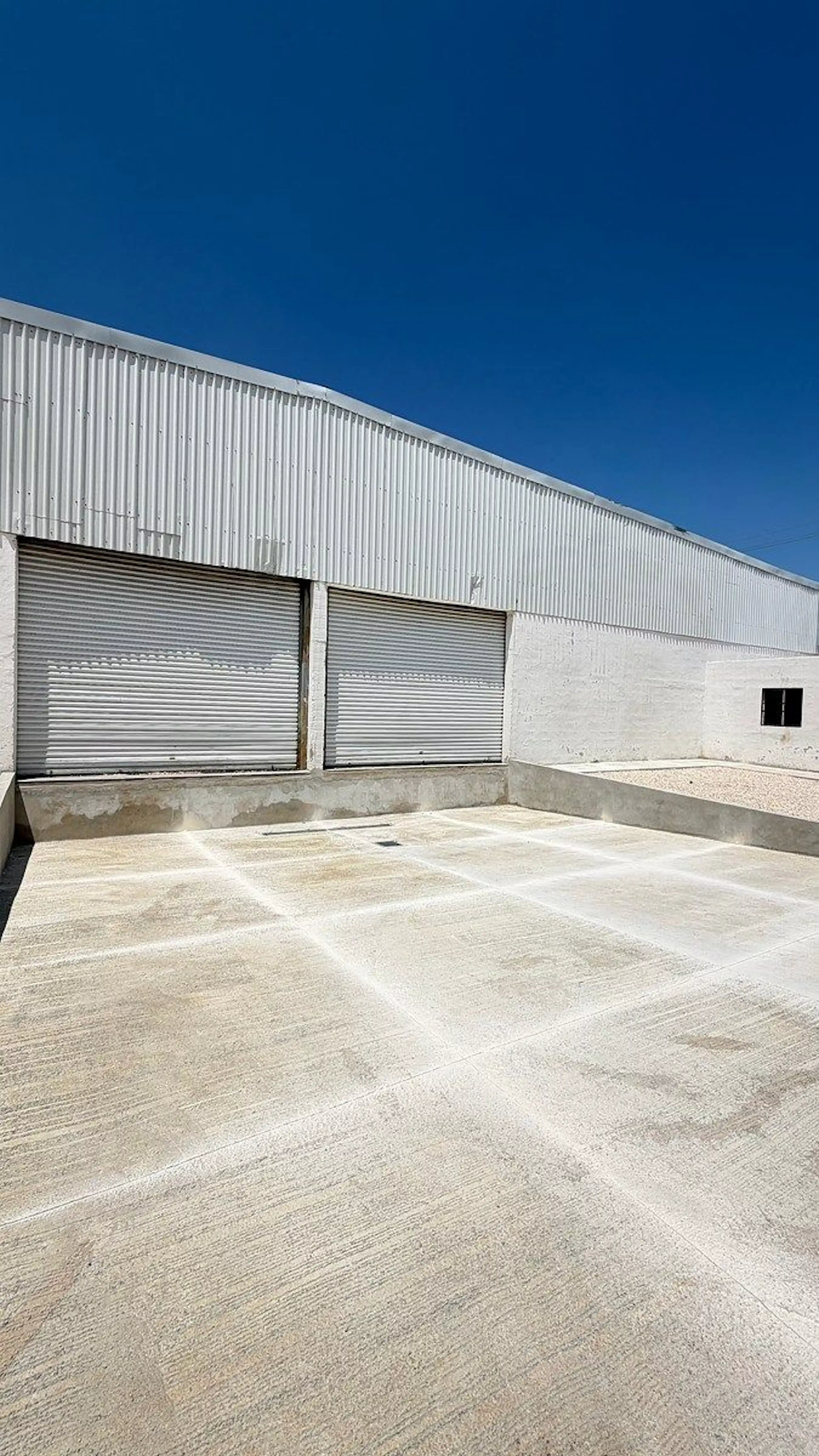 Bodega de 1,050 m2 2 Andenes Oficina y Rampa
