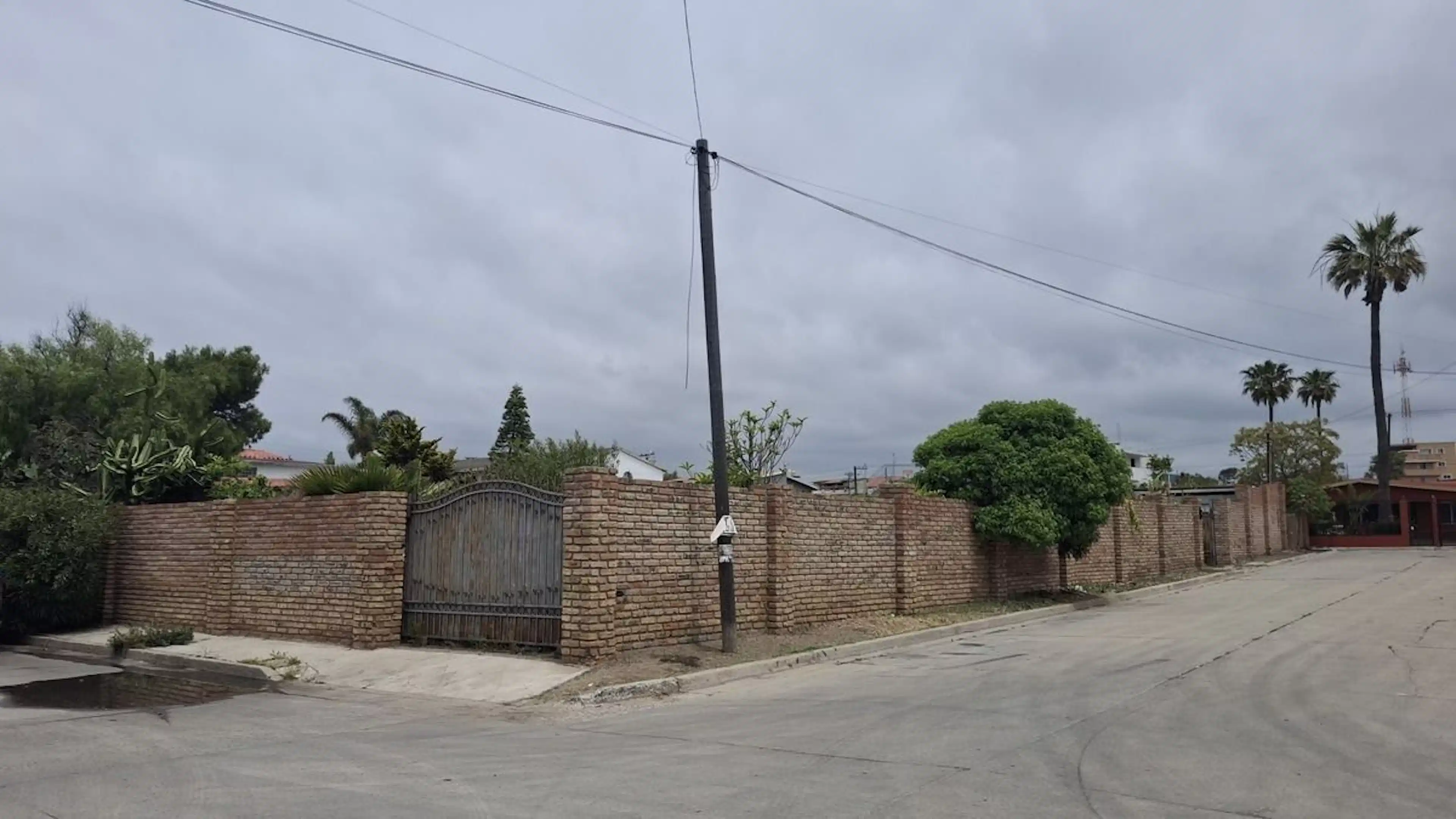 Se vende terreno comercial de 1600 m² a una cuadra del Hotel Rosarito Beach
