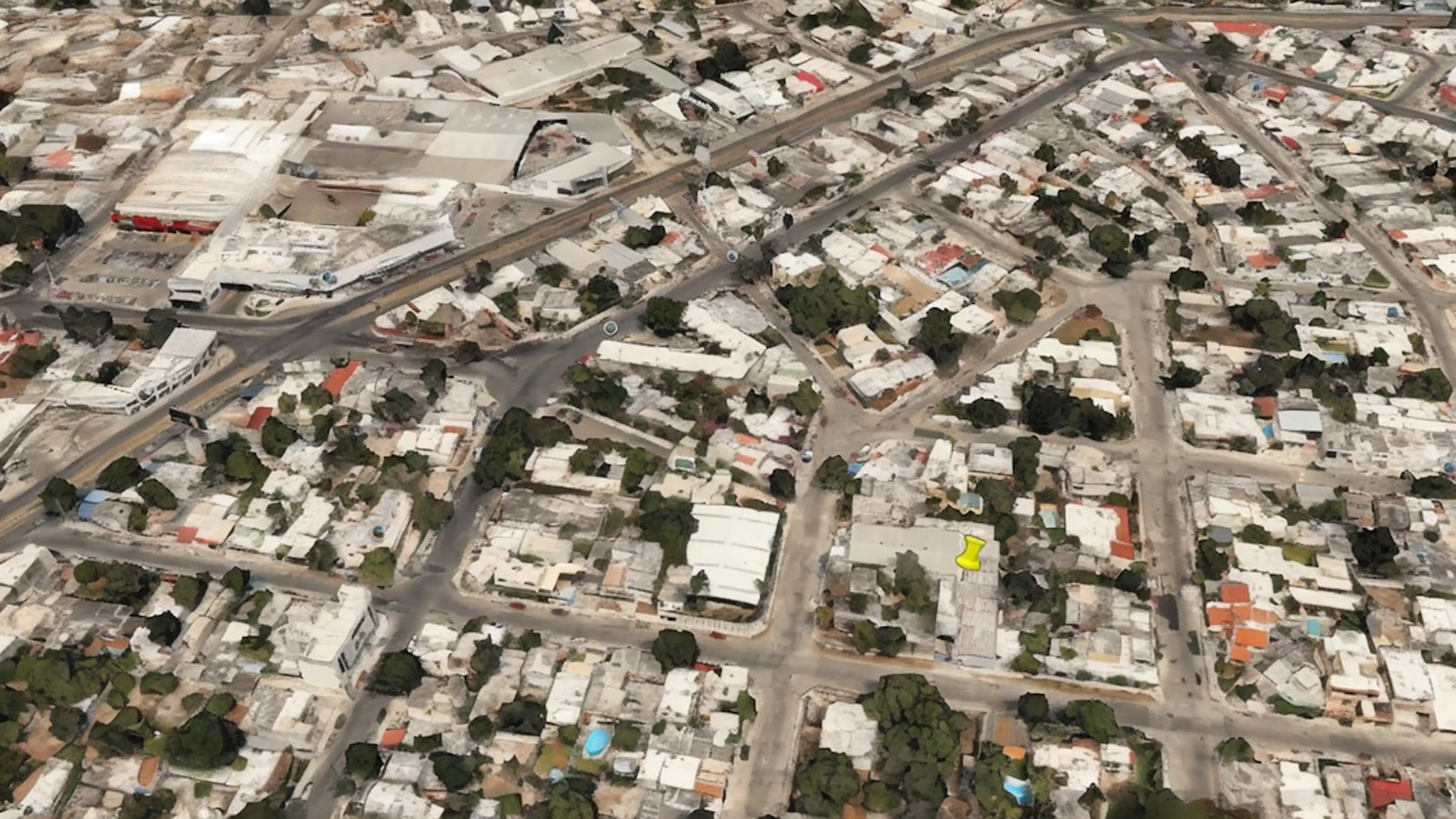 Bodega en venta en Mérida Yucatán con oficinas y rampa de carga