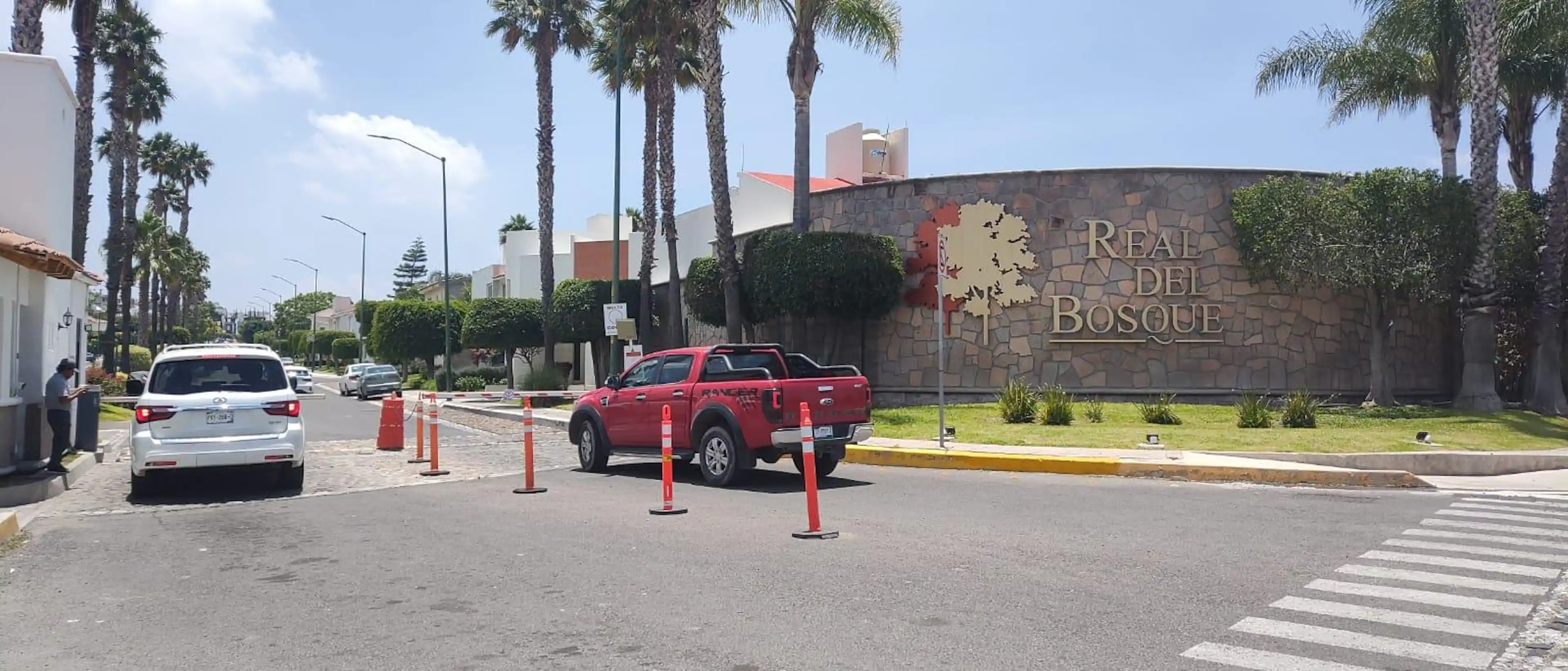Venta De Terreno En Real Del Bosque Recidencial Sobre Avenida Principal