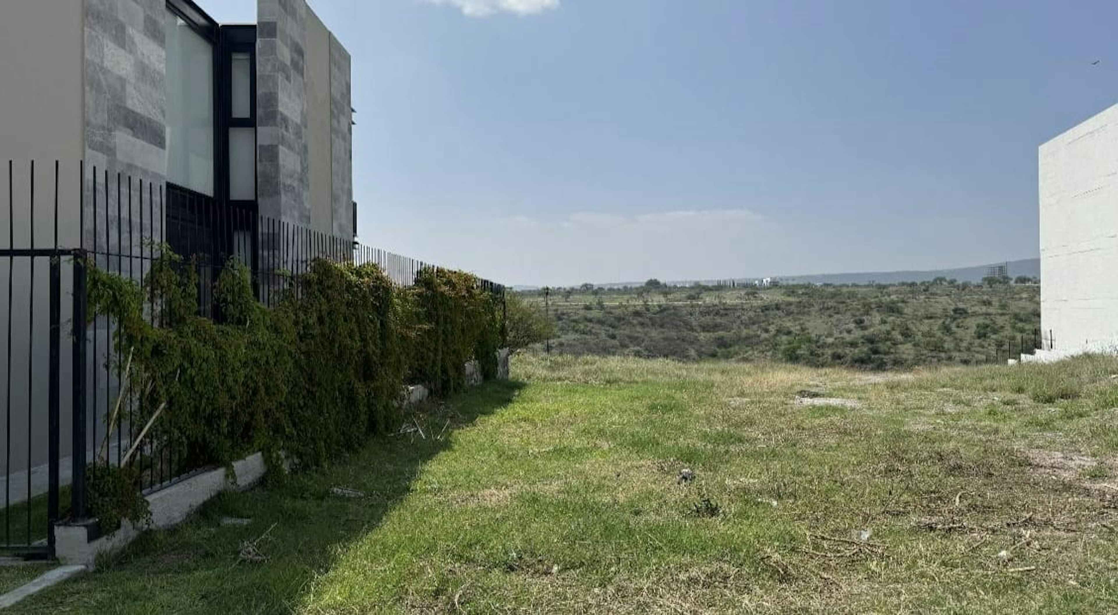 Avenida Campanario 99