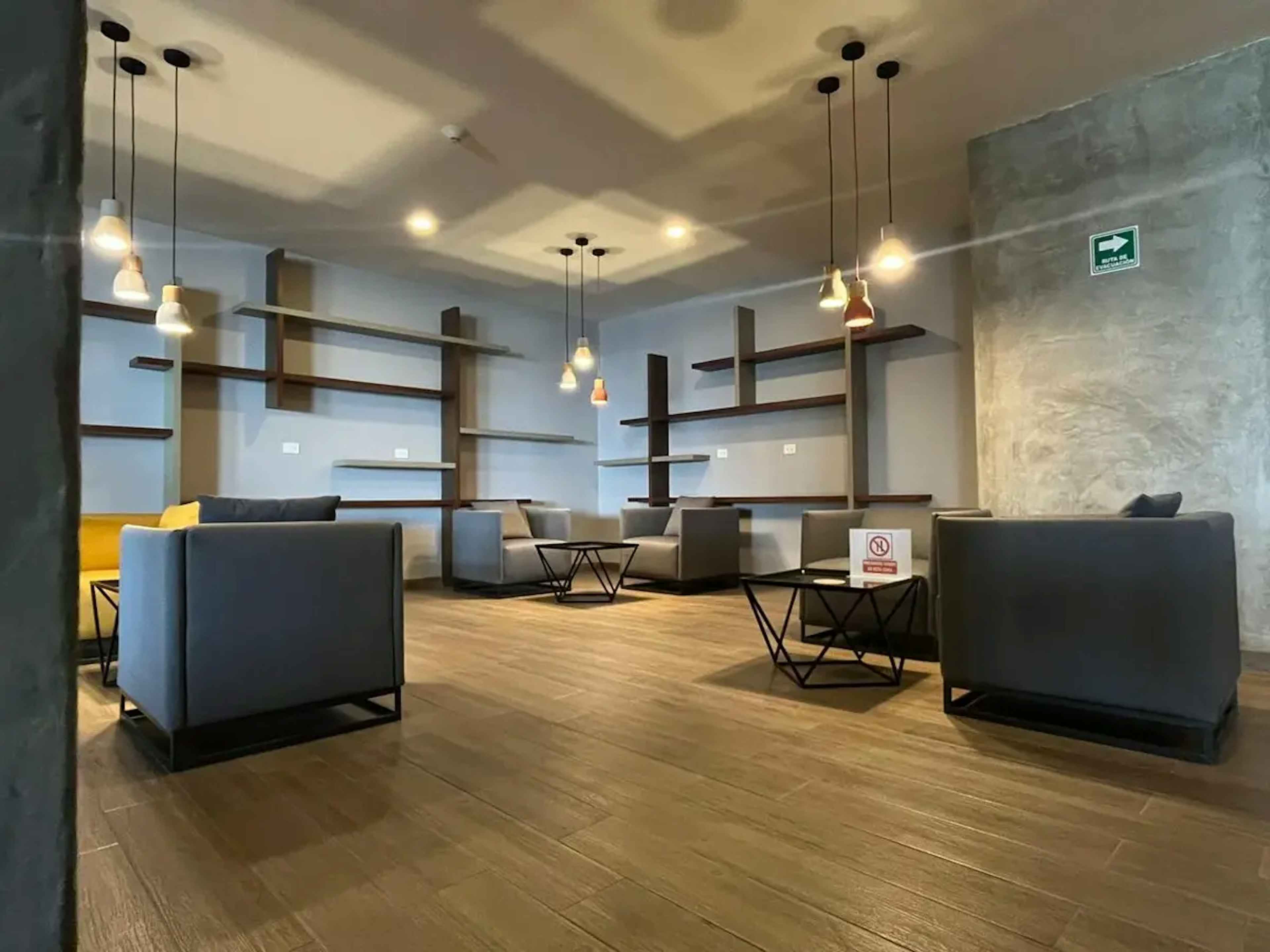 Blvrd De Los Reyes 6431