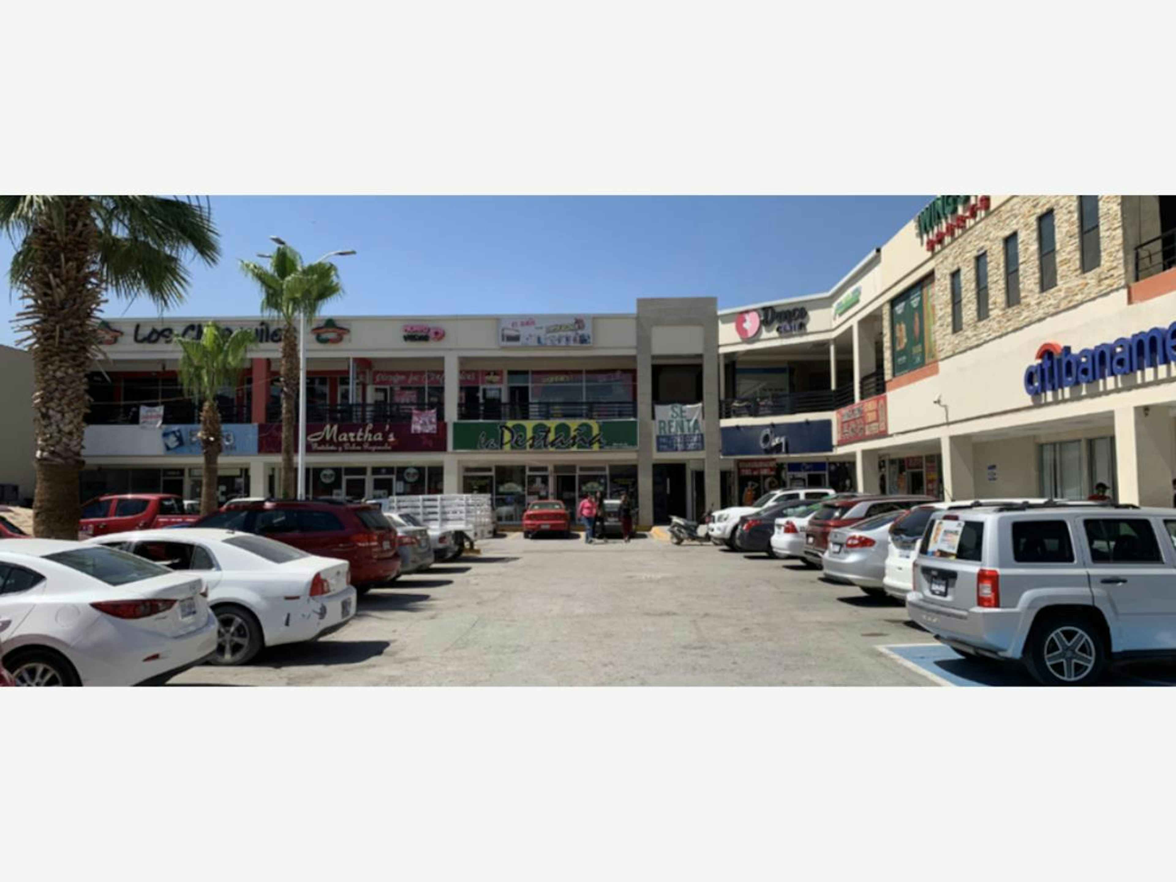 Blvd. Miguel Alemán Plaza El Campestre 905 L1