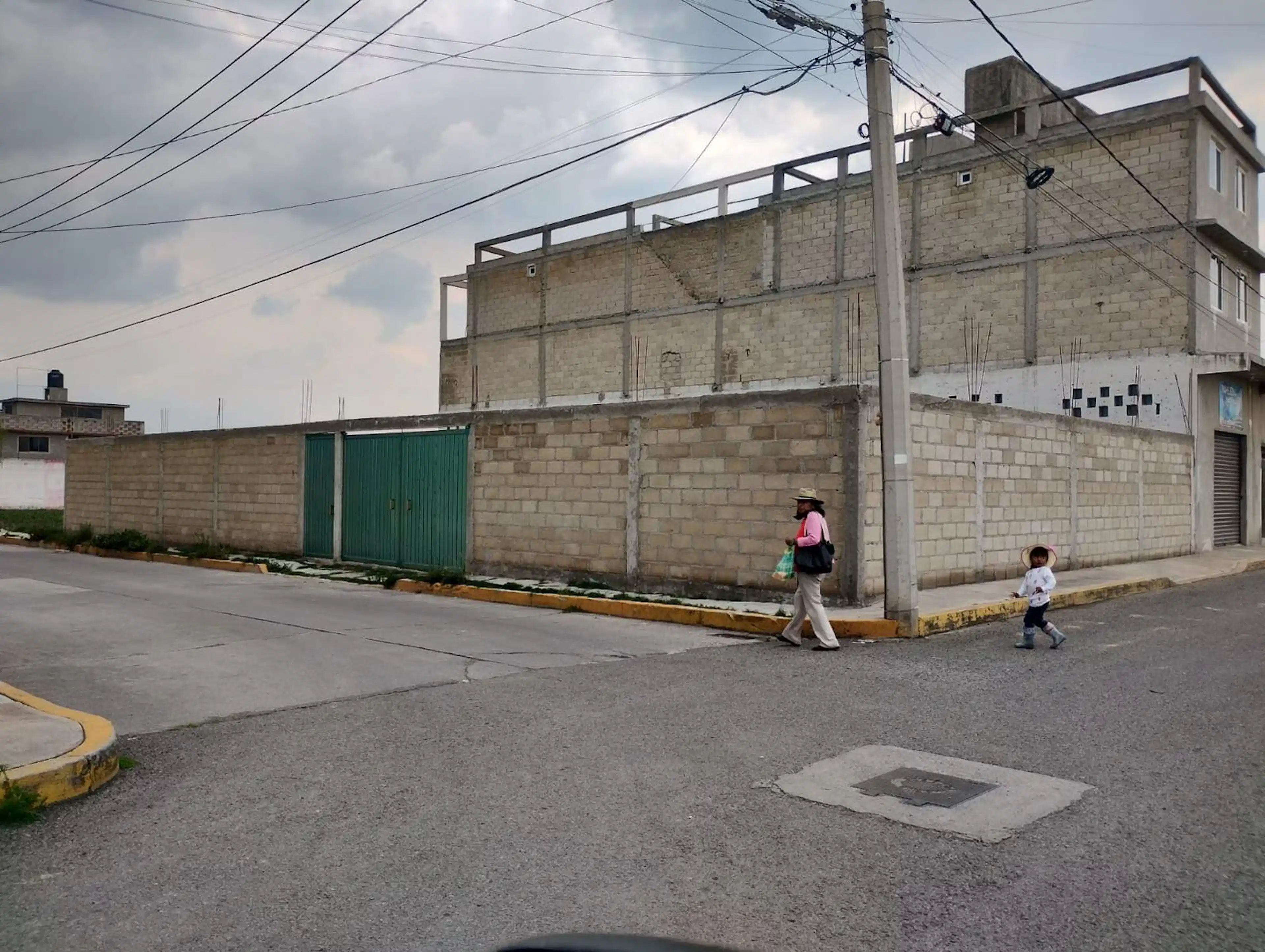 Se Vende Terreno Bardeado Y En Esquina En Chapultepec, Edo