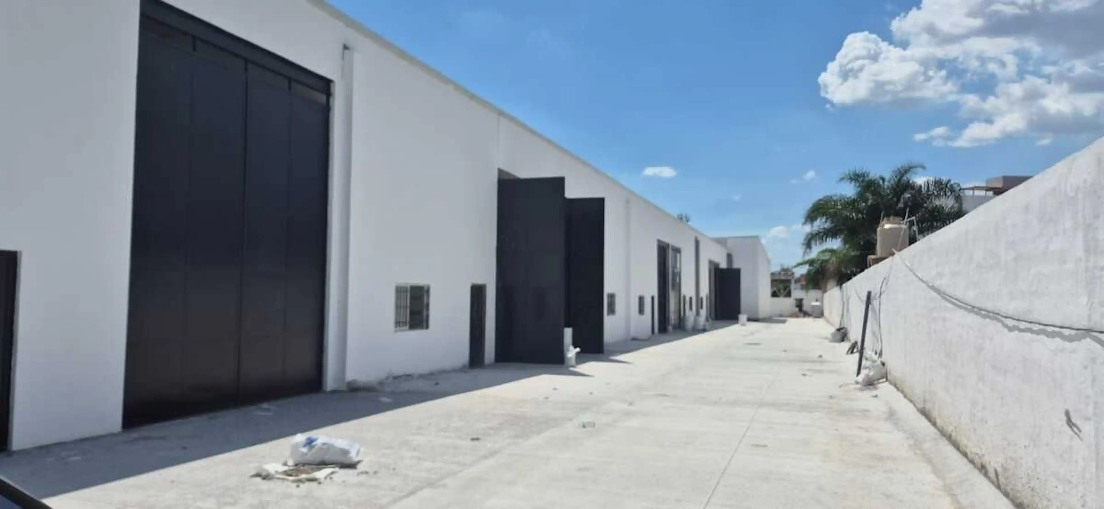 BODEGA EN RENTA A METROS DE AV JUAN GIL PRECIADO