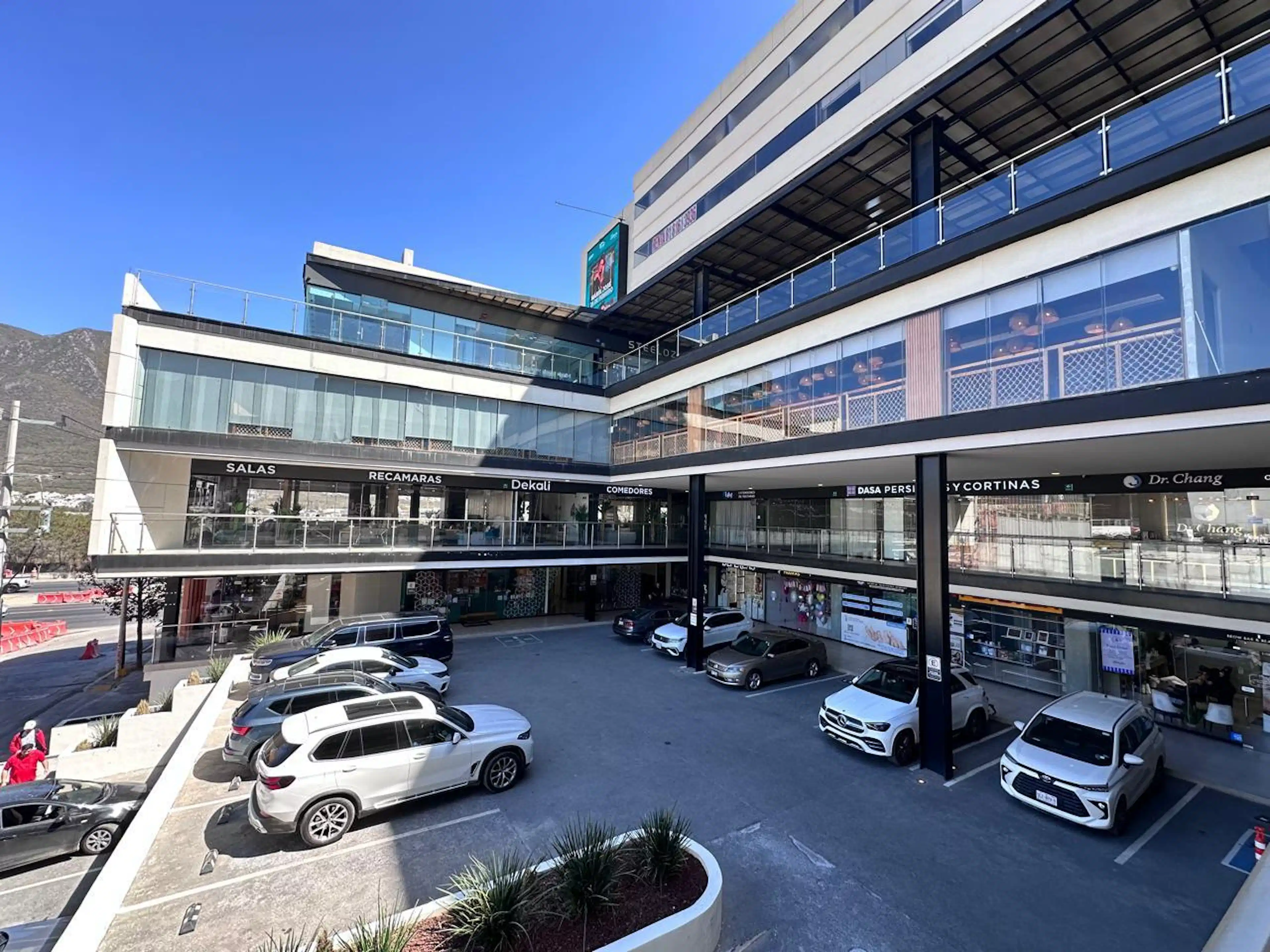 Local En Renta O Venta En Plaza Punto Aura, Carretera Nacional, Mty,nl. S/n