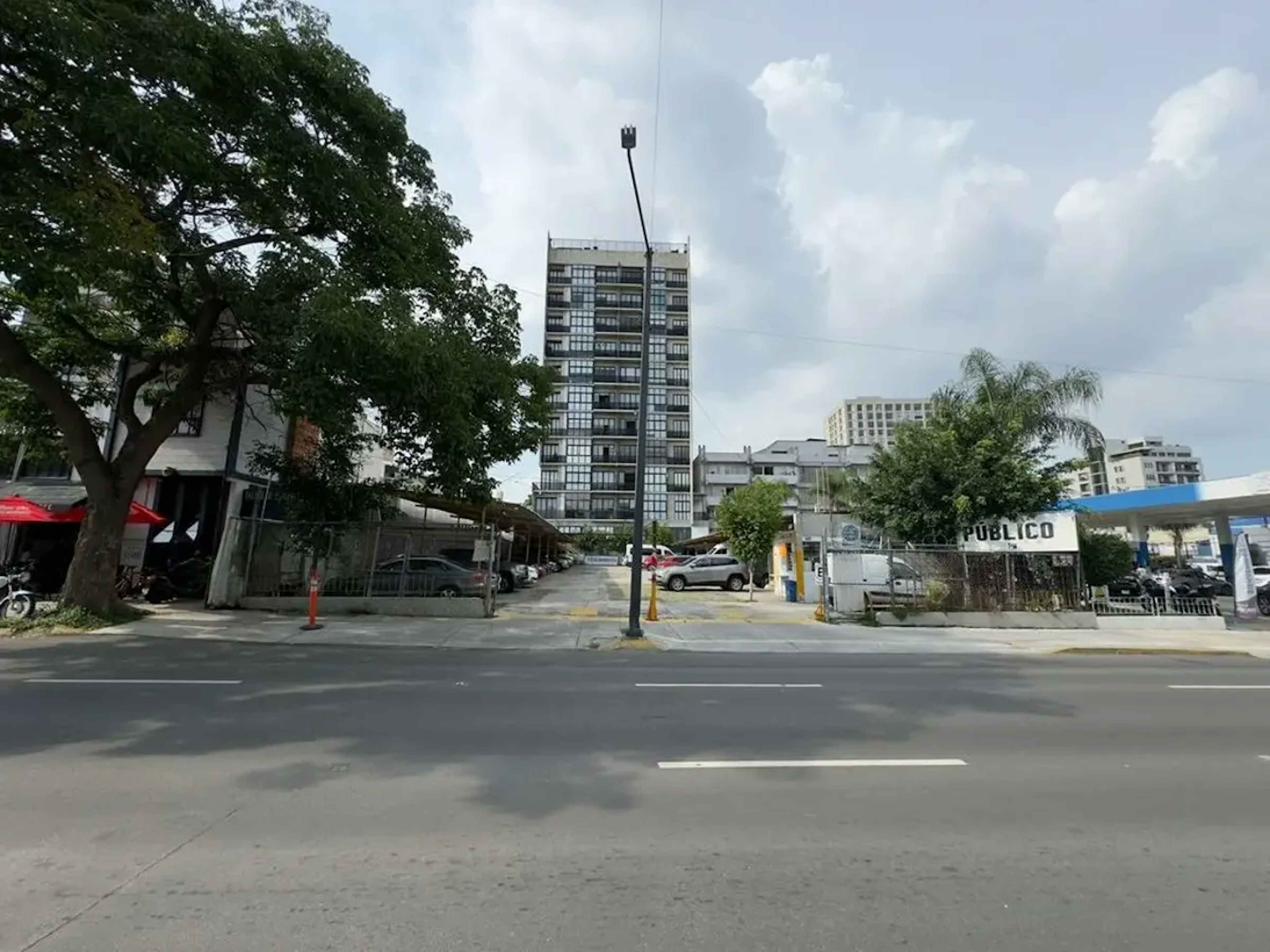 Terreno En Venta En Ladron De Guevara, Guadalajara, Jalisco