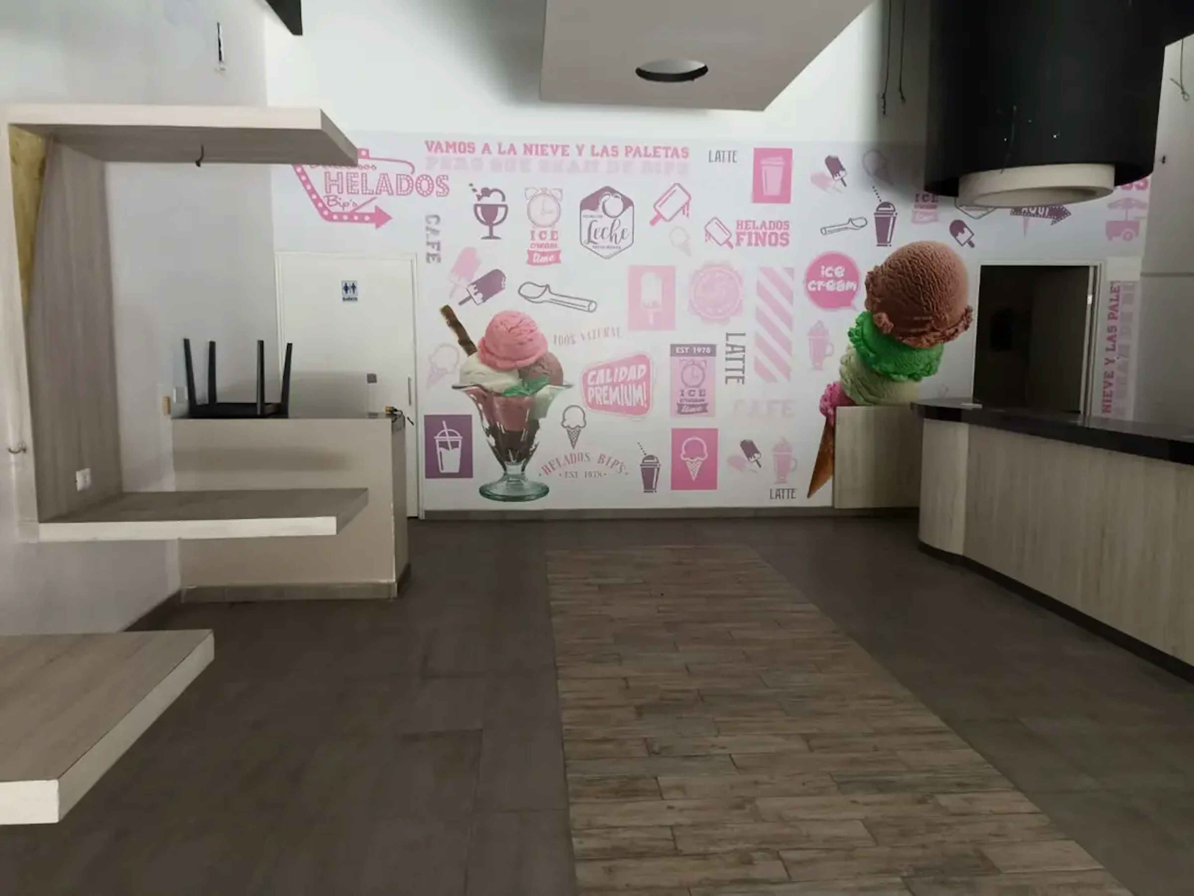 Plaza Almanara Periférico Raúl López Sánchez 5000