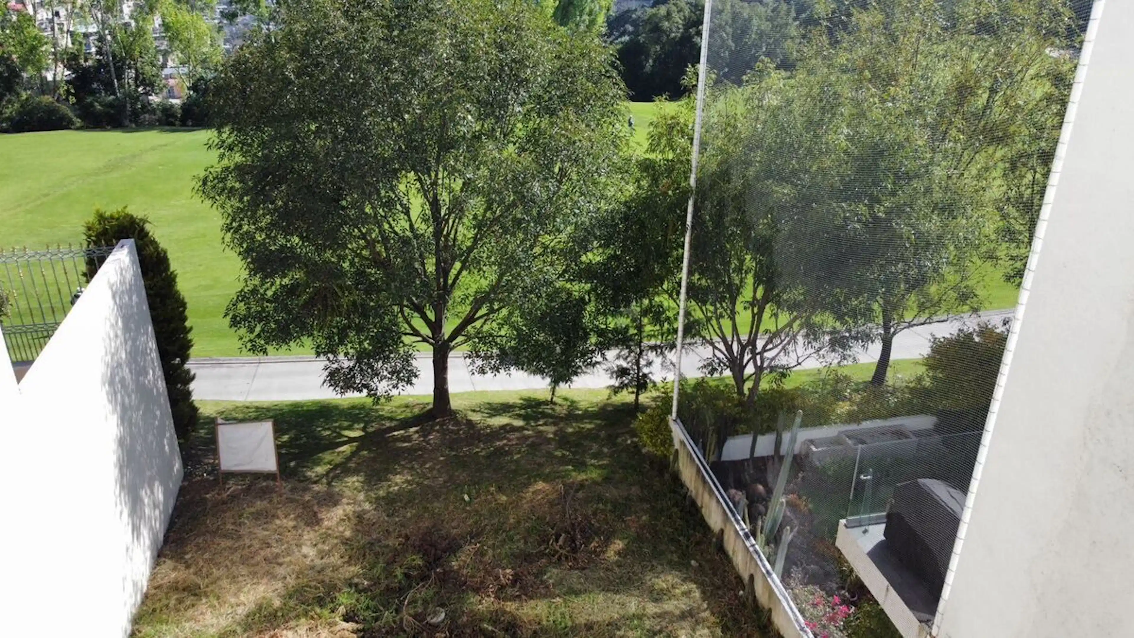 Terreno Con Vista Al Campo De Golf De 9 Hoyos De Bosque Real