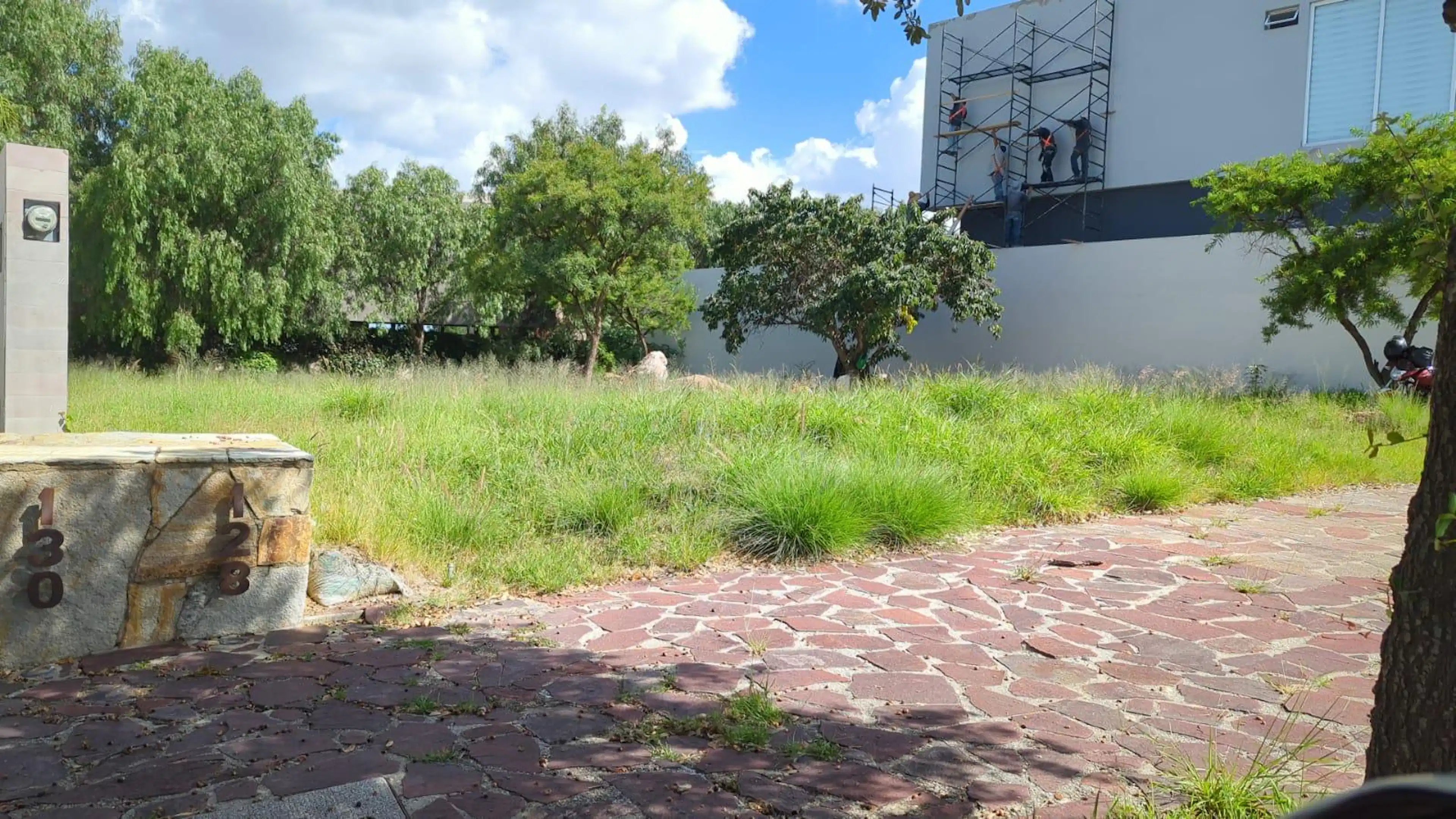 Terreno en Venta, plano con casas construídas a los lados, excelente ubicación y orientación