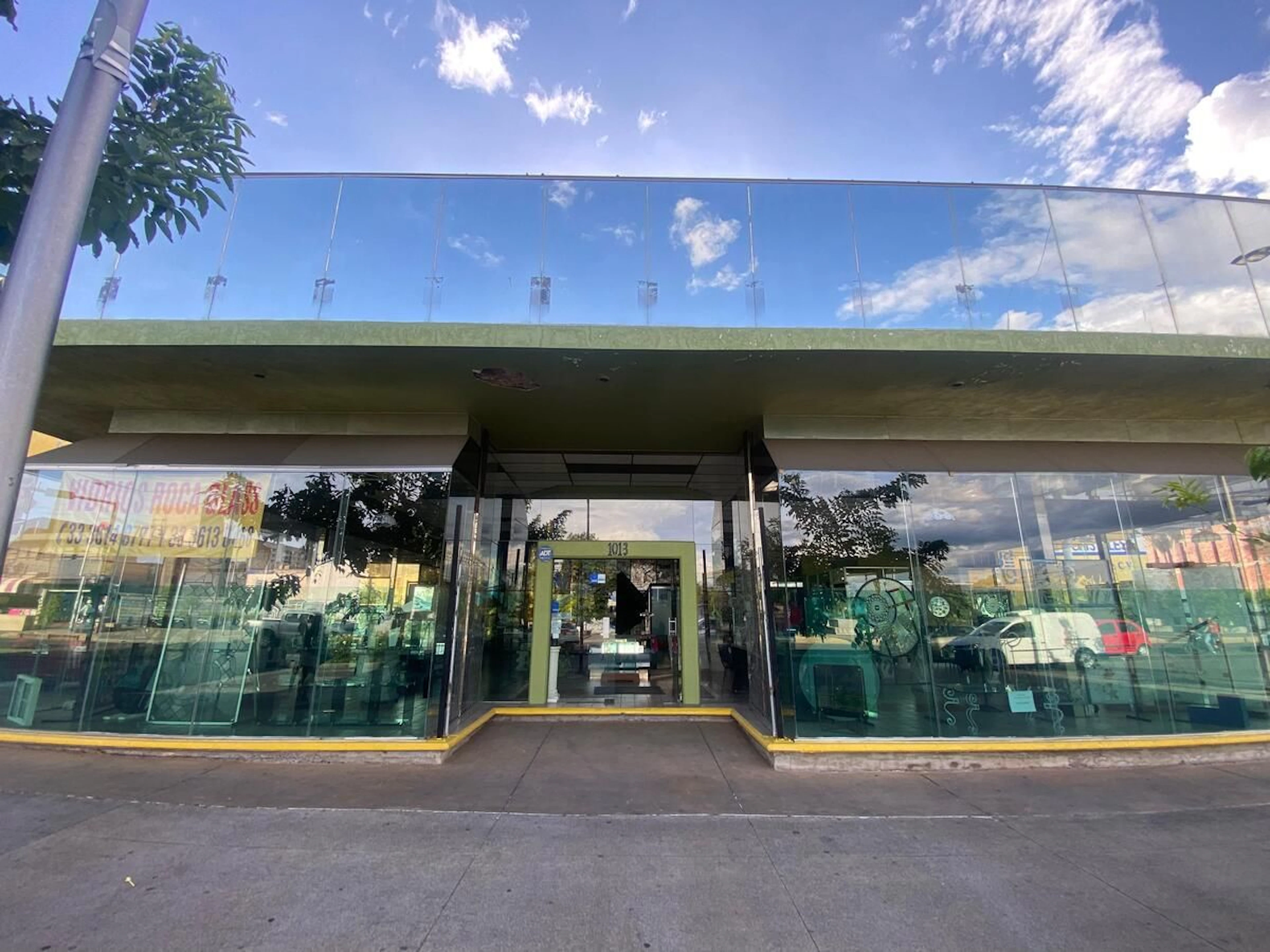 Local Comercial Spot2