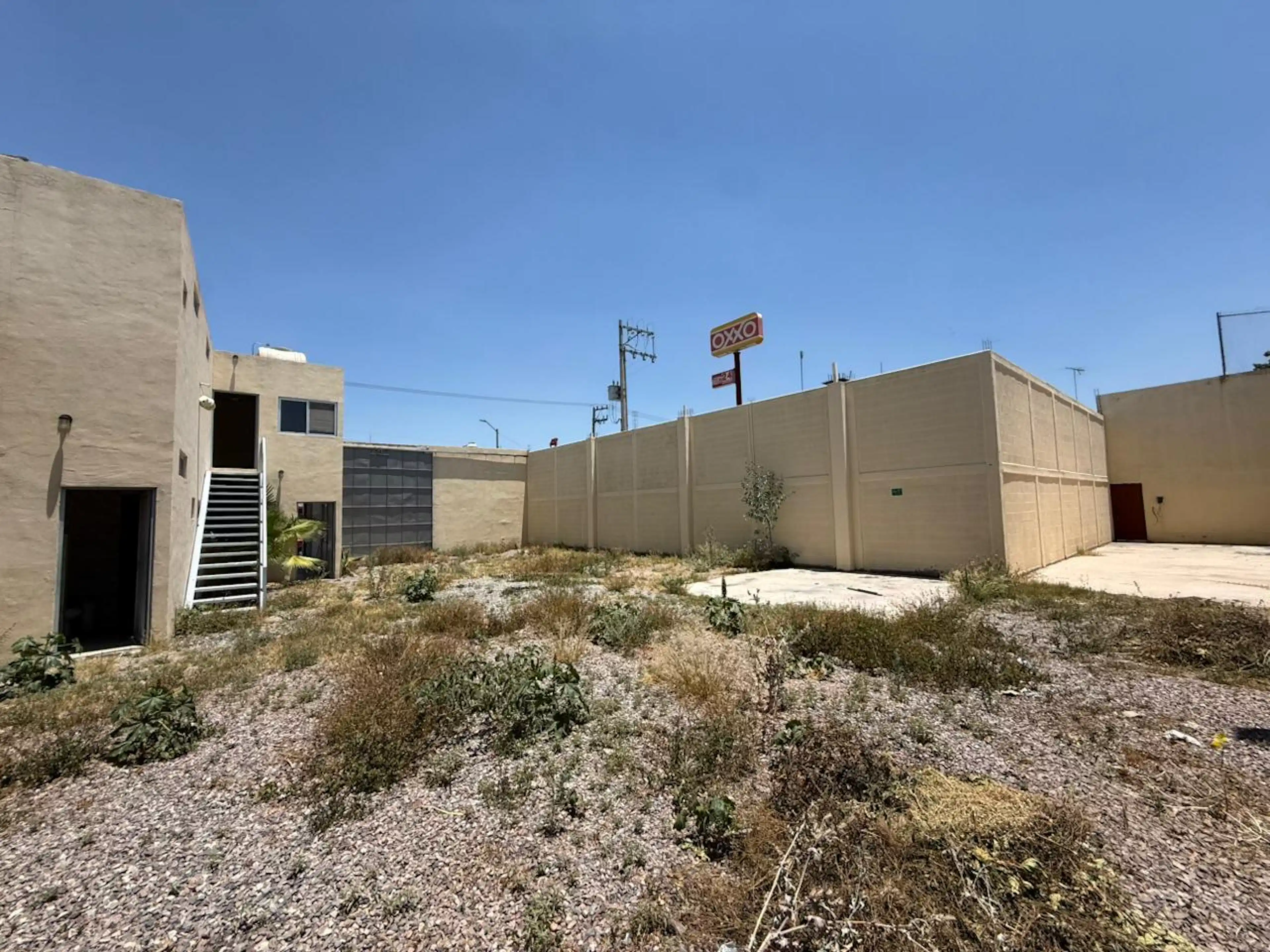 Terreno Con Oficinas Y Local En Renta En Colonia San Luis, San Luis Potosí