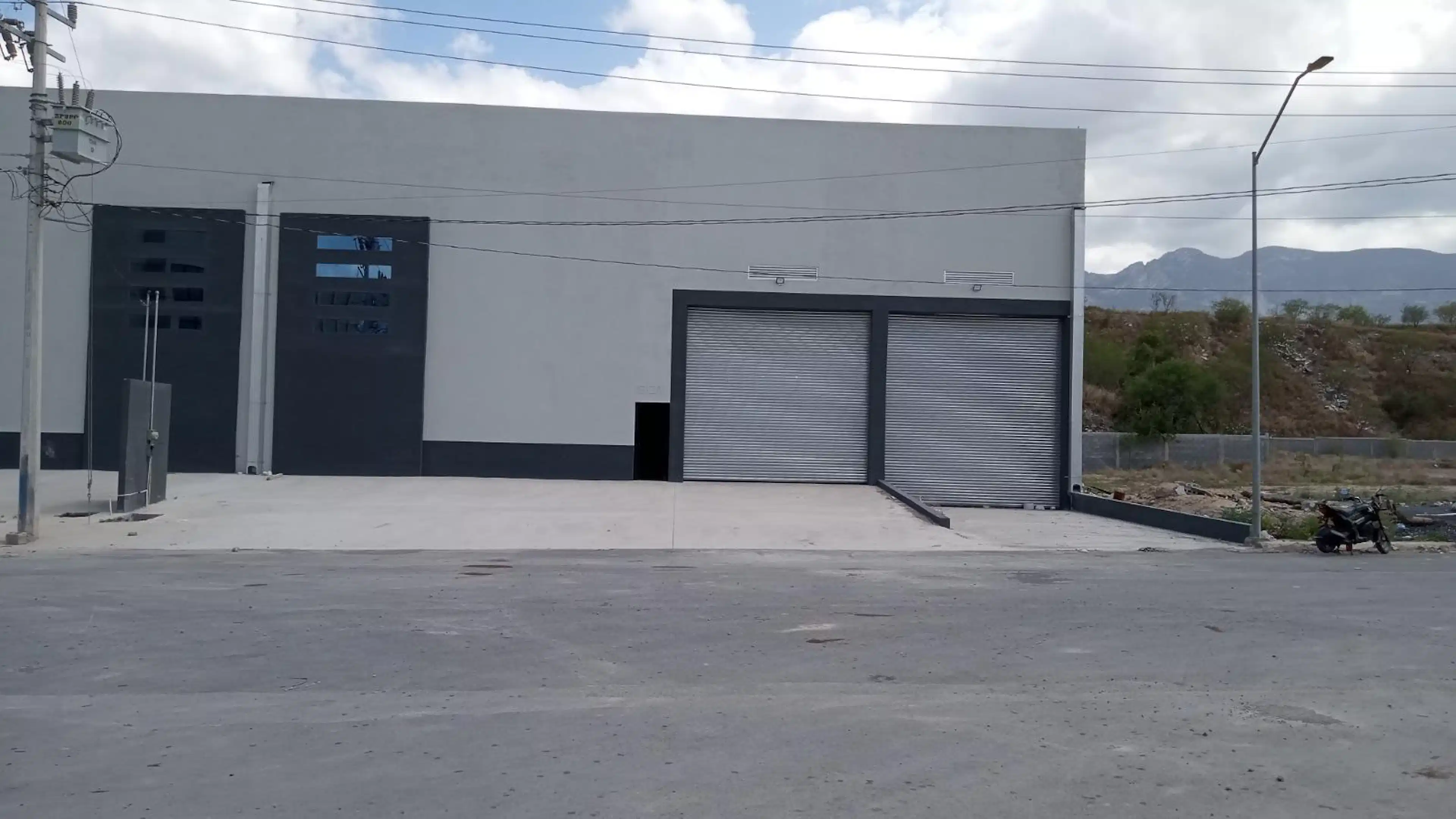 BODEGA INDUSTRIAL EN RENTA EN SANTA CATARINA S/N
