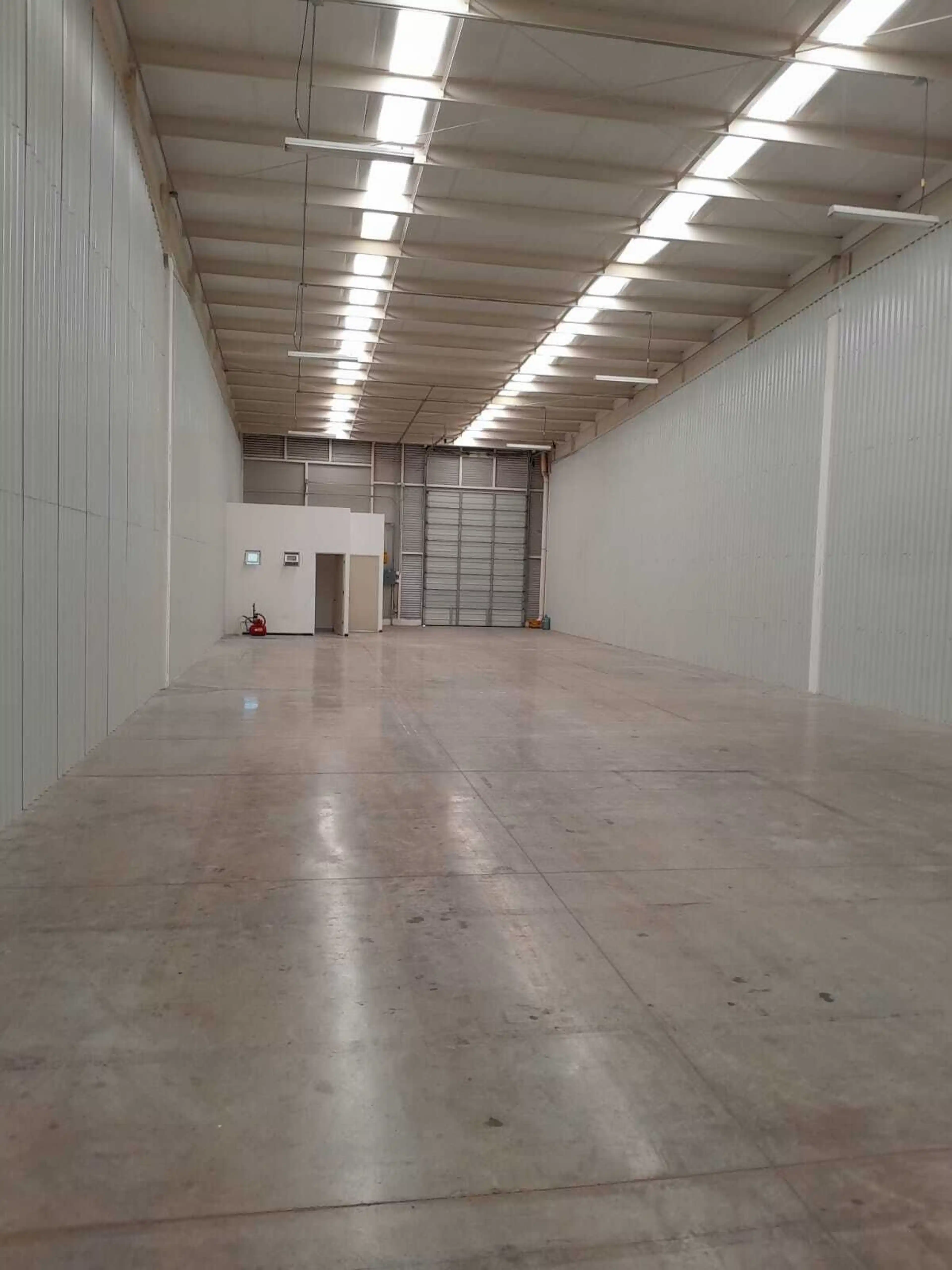RENTA DE BODEGA DE 302 M2. ZONA AV DE LA LUZ