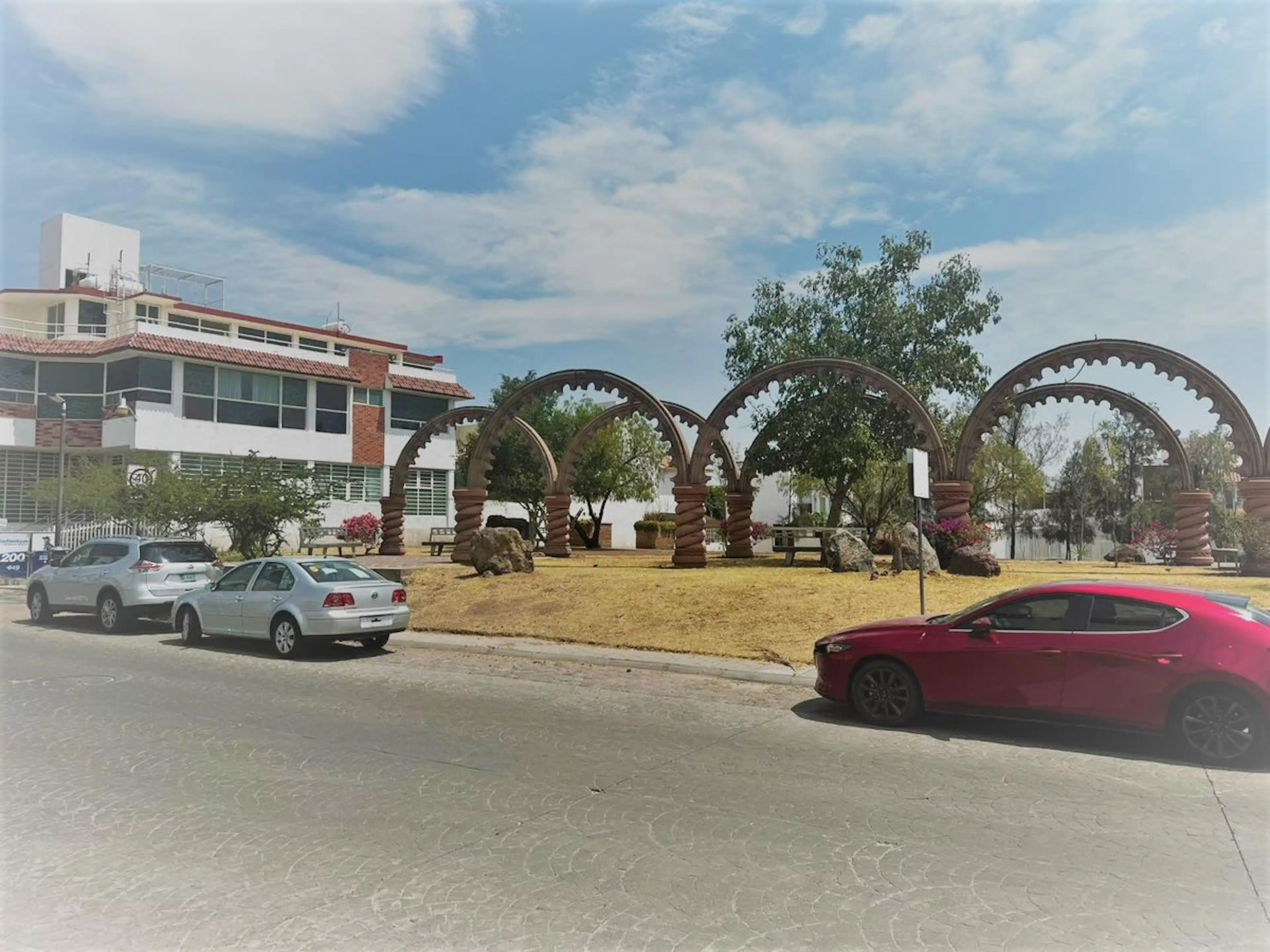 RENTA OFICINA O LOCAL EN MILENIO III QUERETARO S/N
