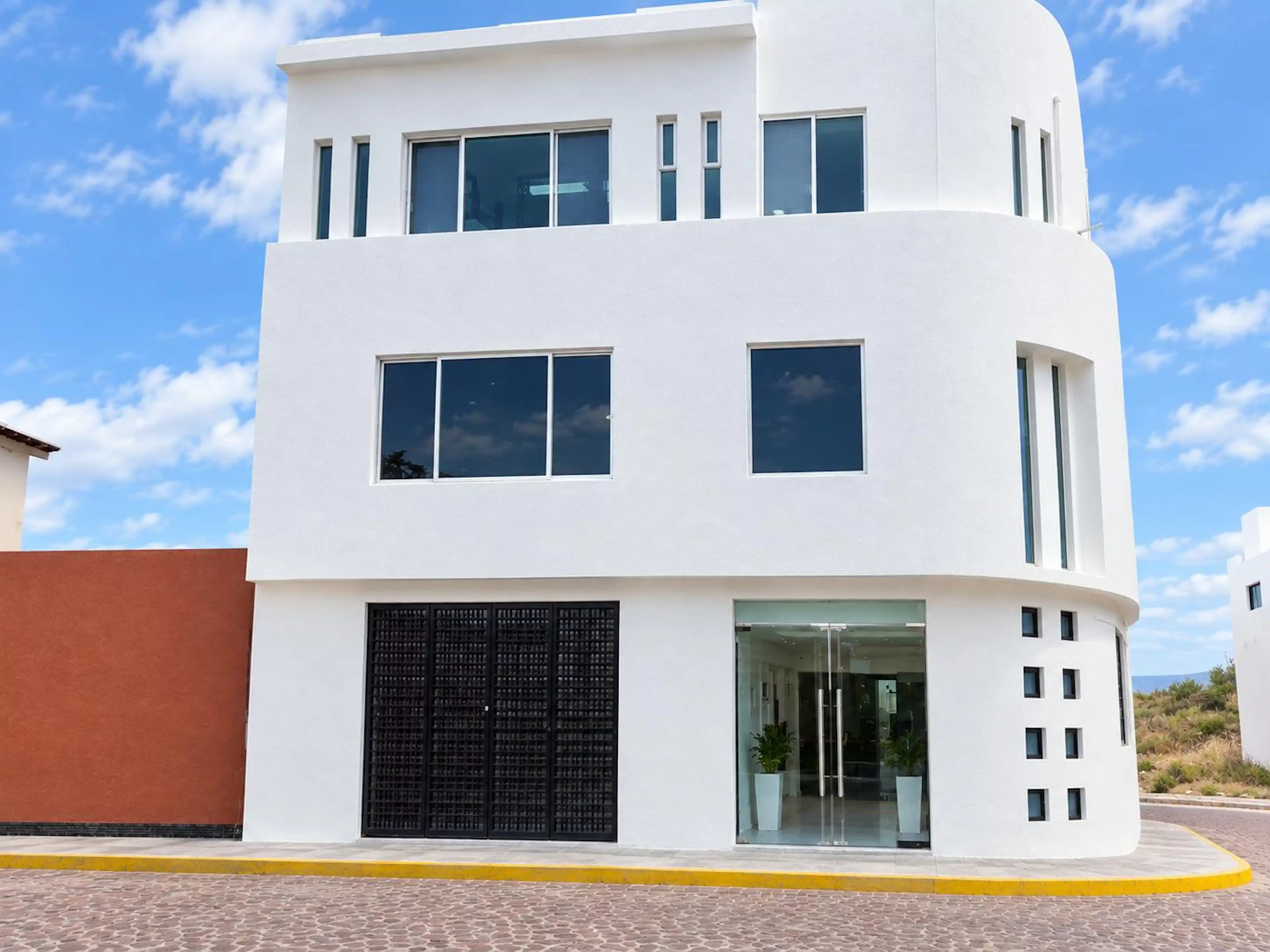 RENTA OFICINA O LOCAL EN MILENIO III QUERETARO