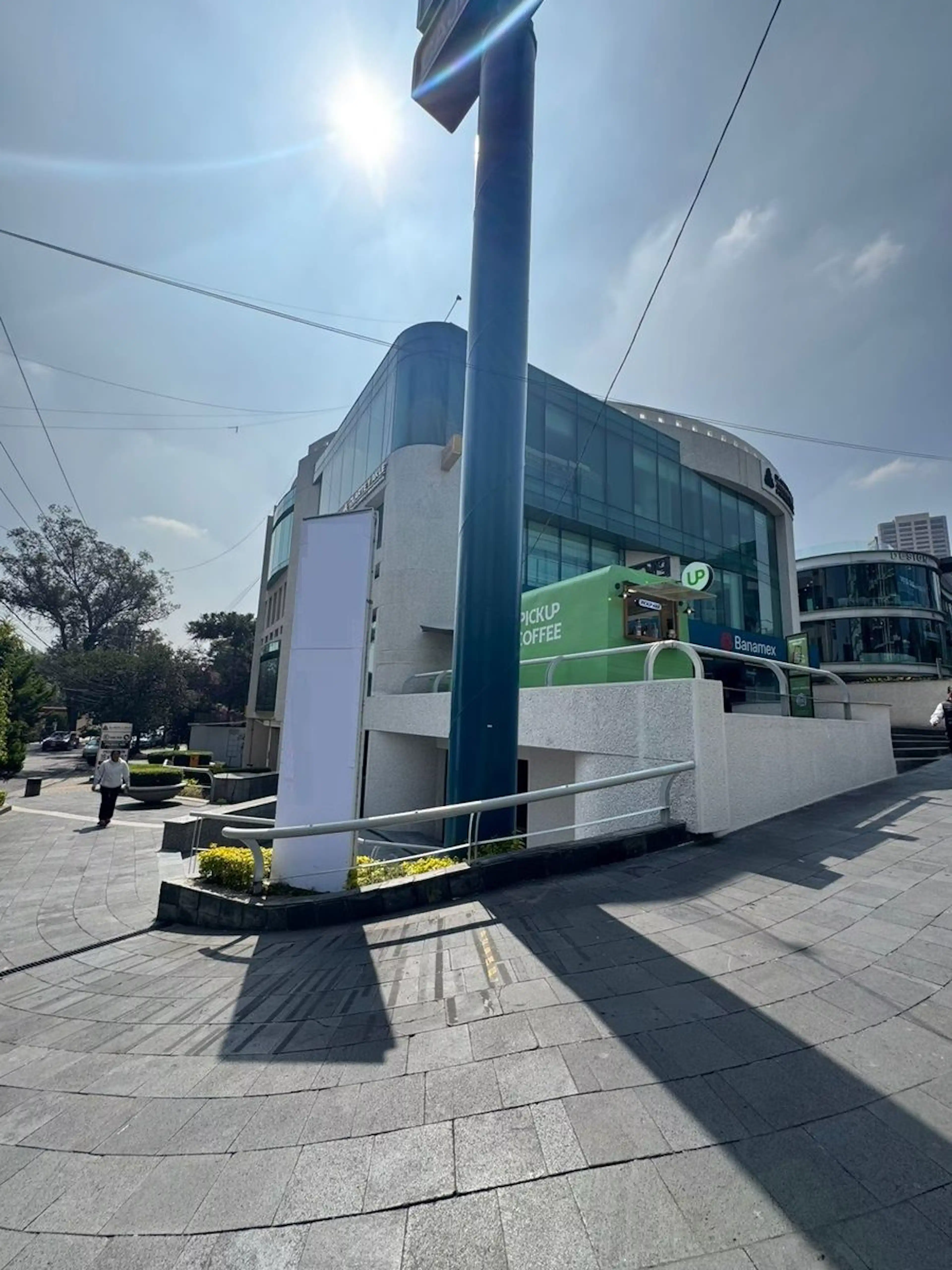 Av. Paseo De Las Palmas