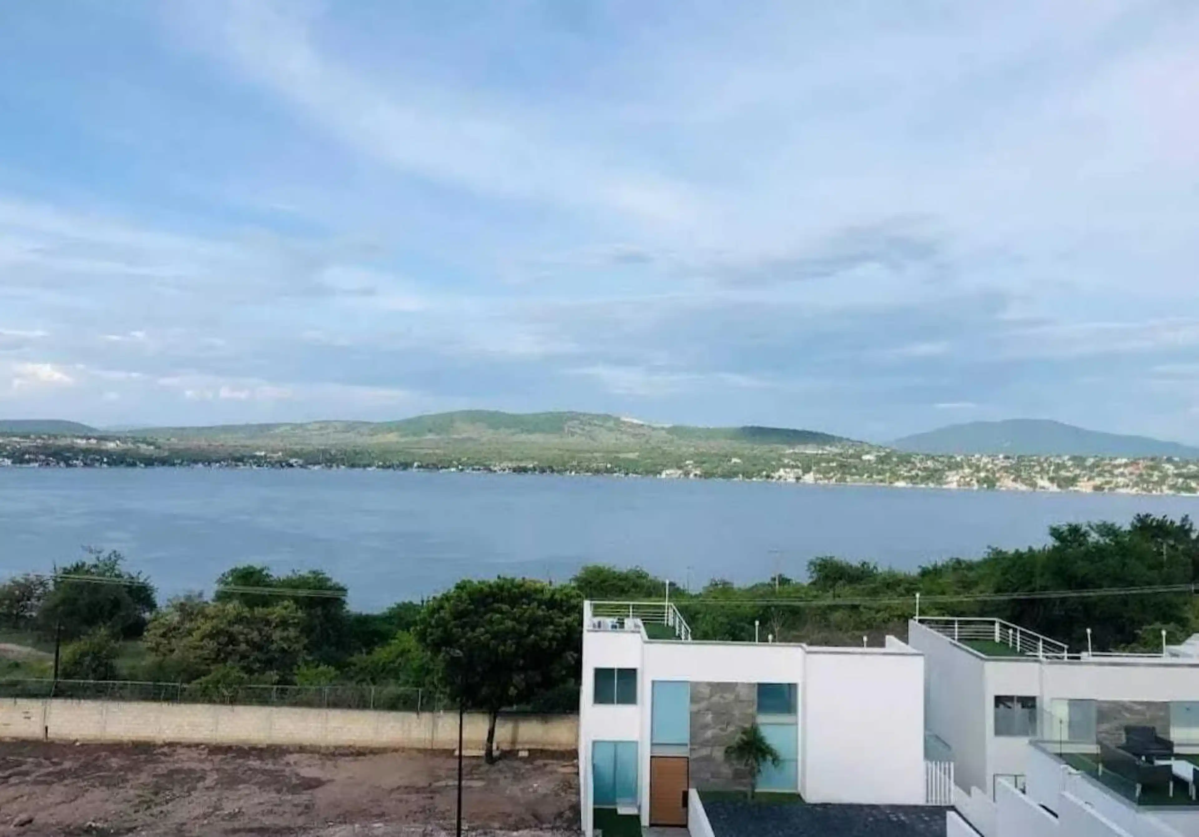 Terreno En Venta En Vistalago. Tequesquitengo. Morelos.