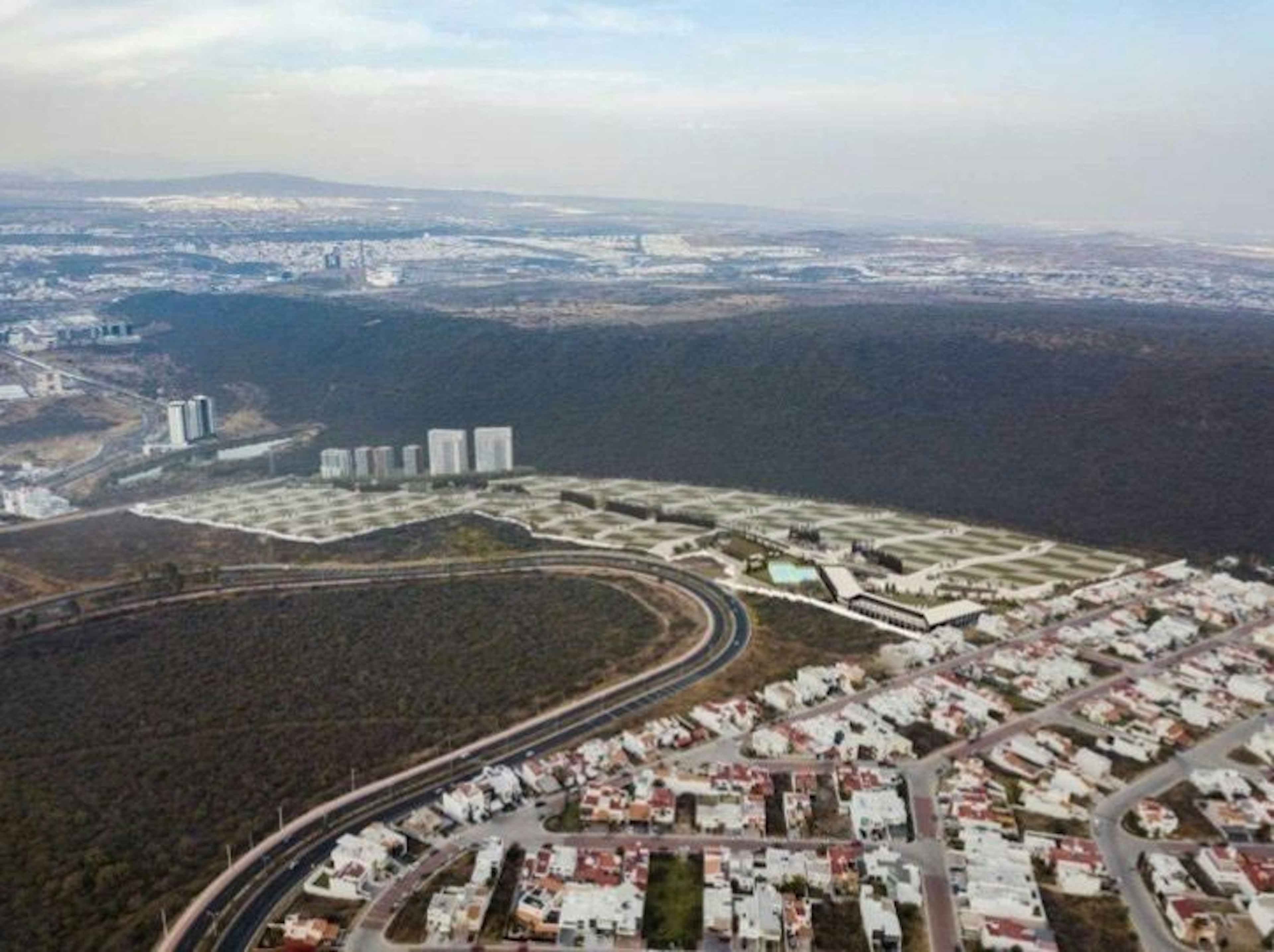 Terreno En Venta En Avenida Luis Vega Monrroy