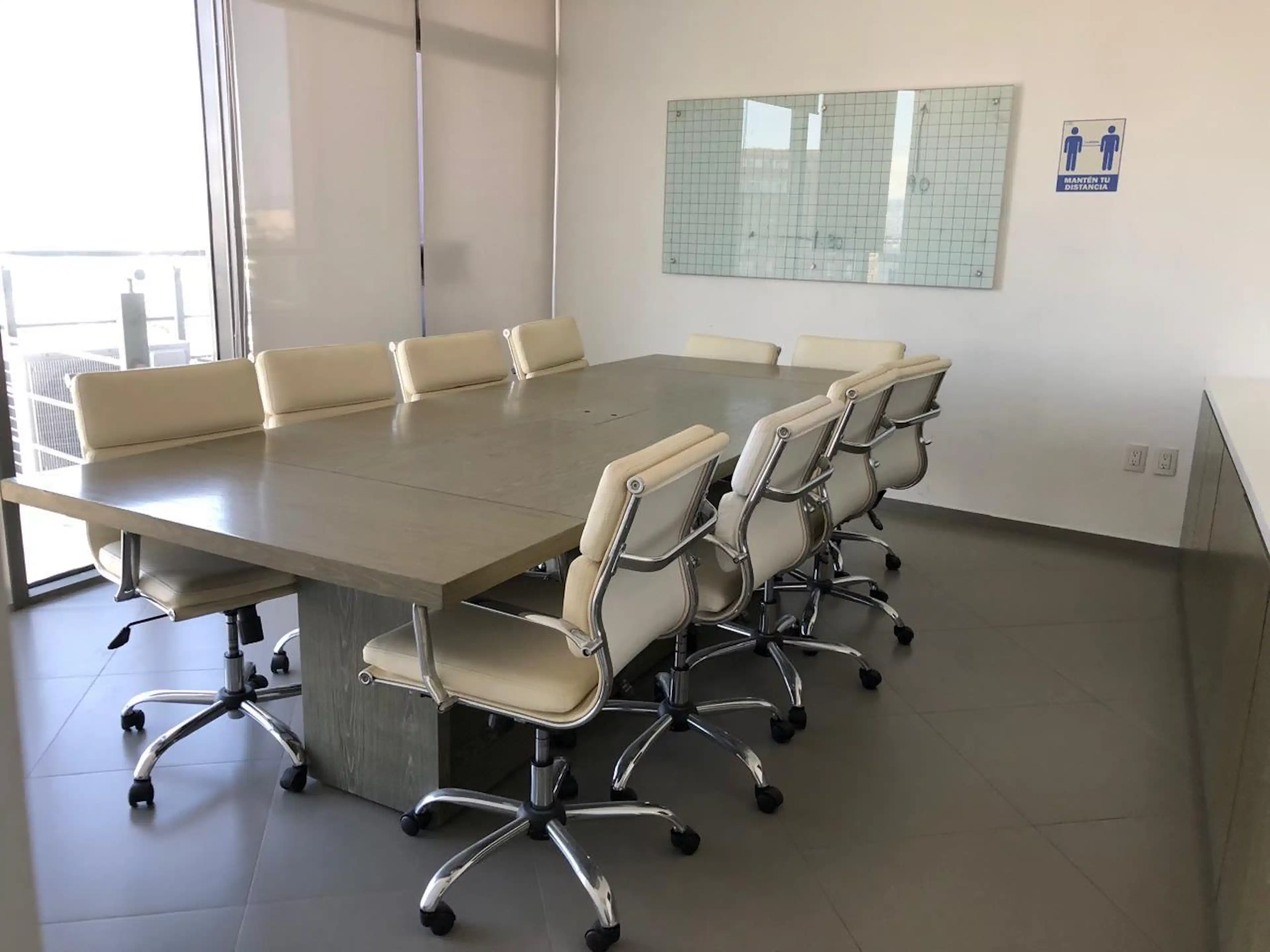 Renta De Oficina Amueblada En Prolongación Corregidora Norte, Arboledas, Querétaro. S/n