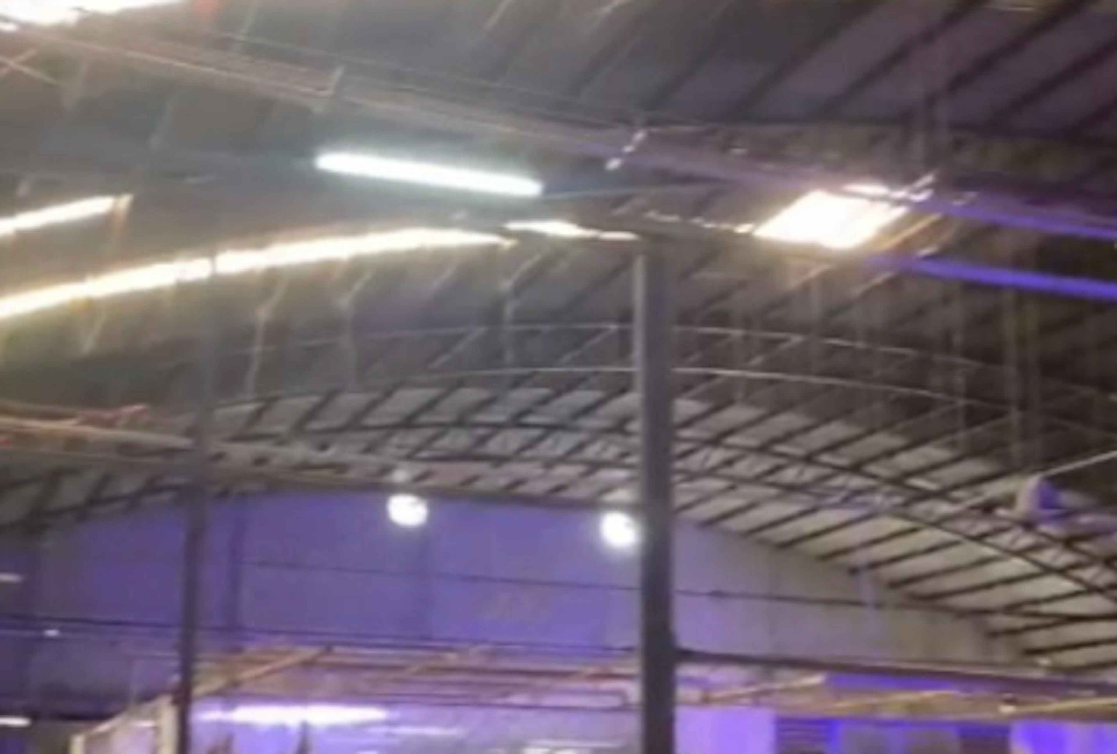 Nave, Oficinas Y Patio