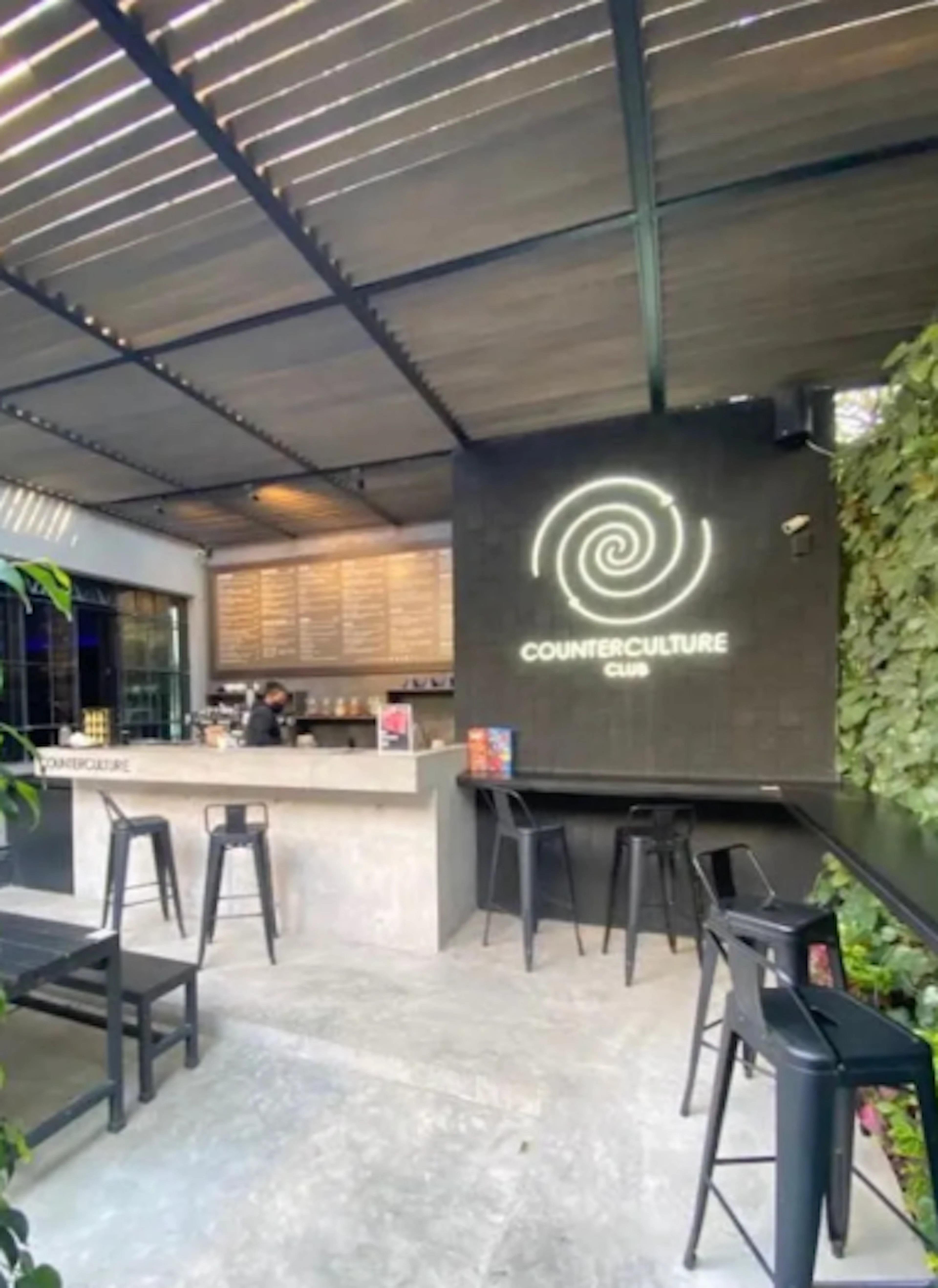 Local Comercial Spot2