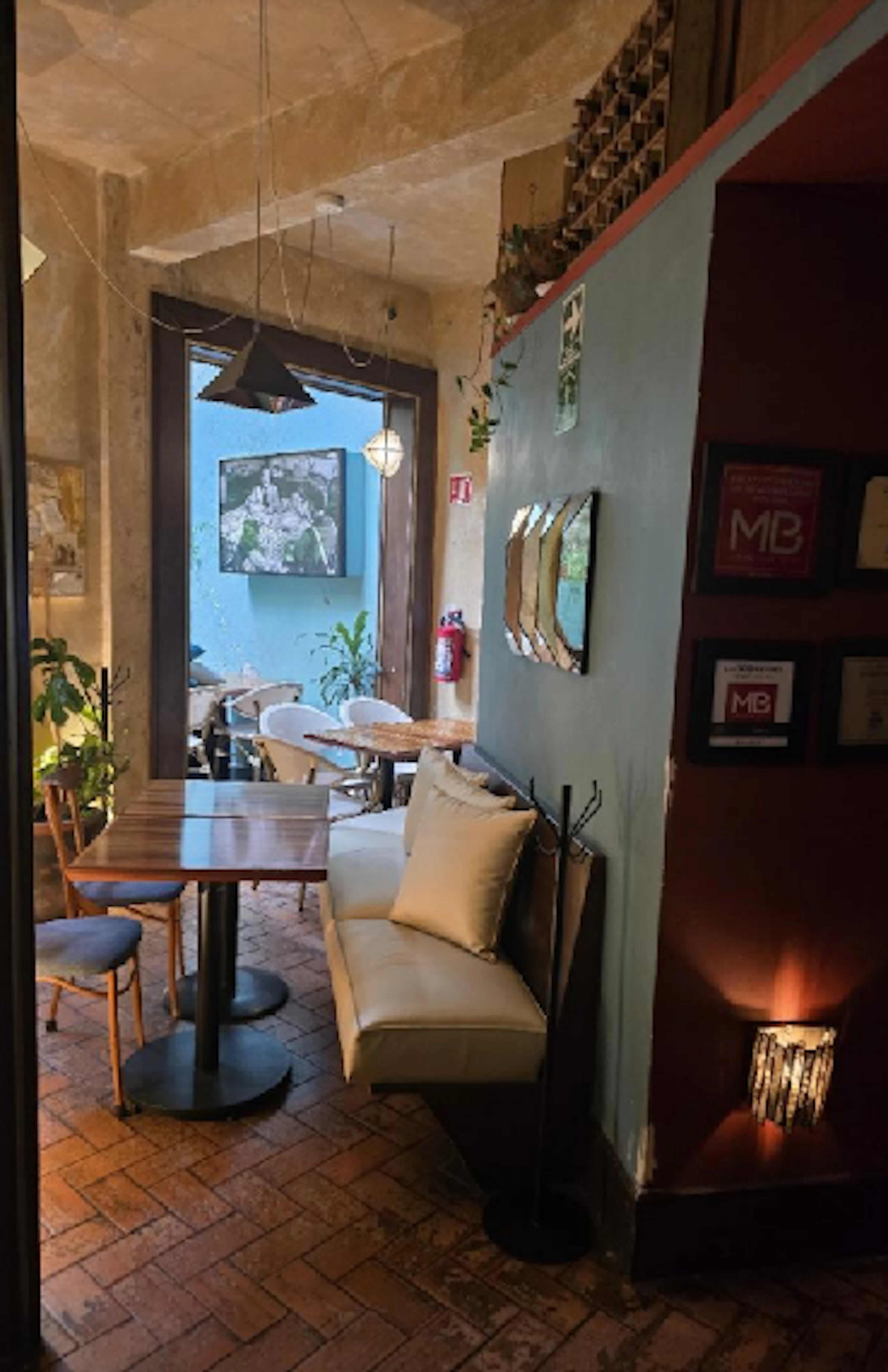 Local Comercial Spot2