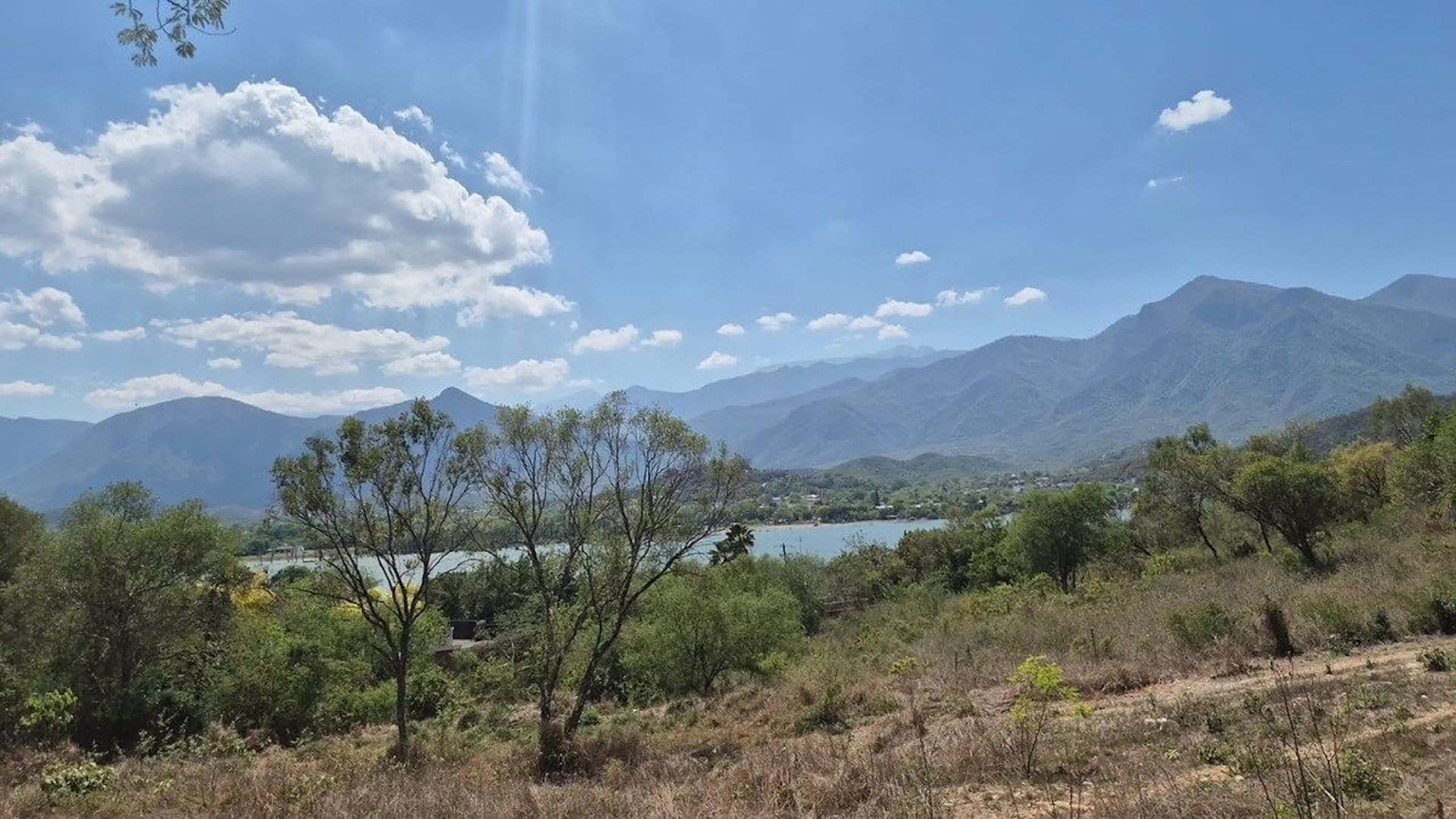 EN VENTA TERRENO CARRETERA NACIONAL 40,000 m2