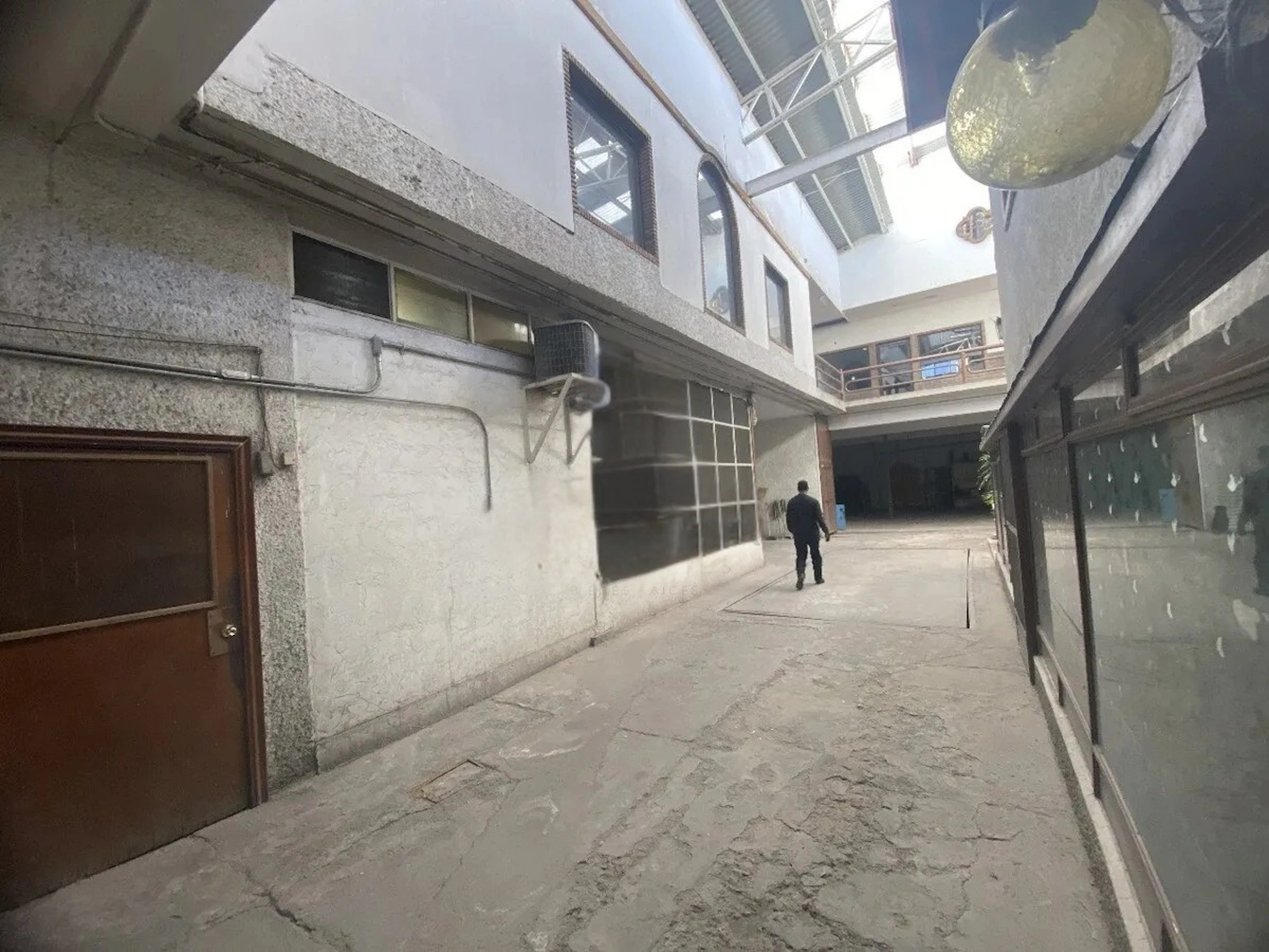 Local Comercial Spot2