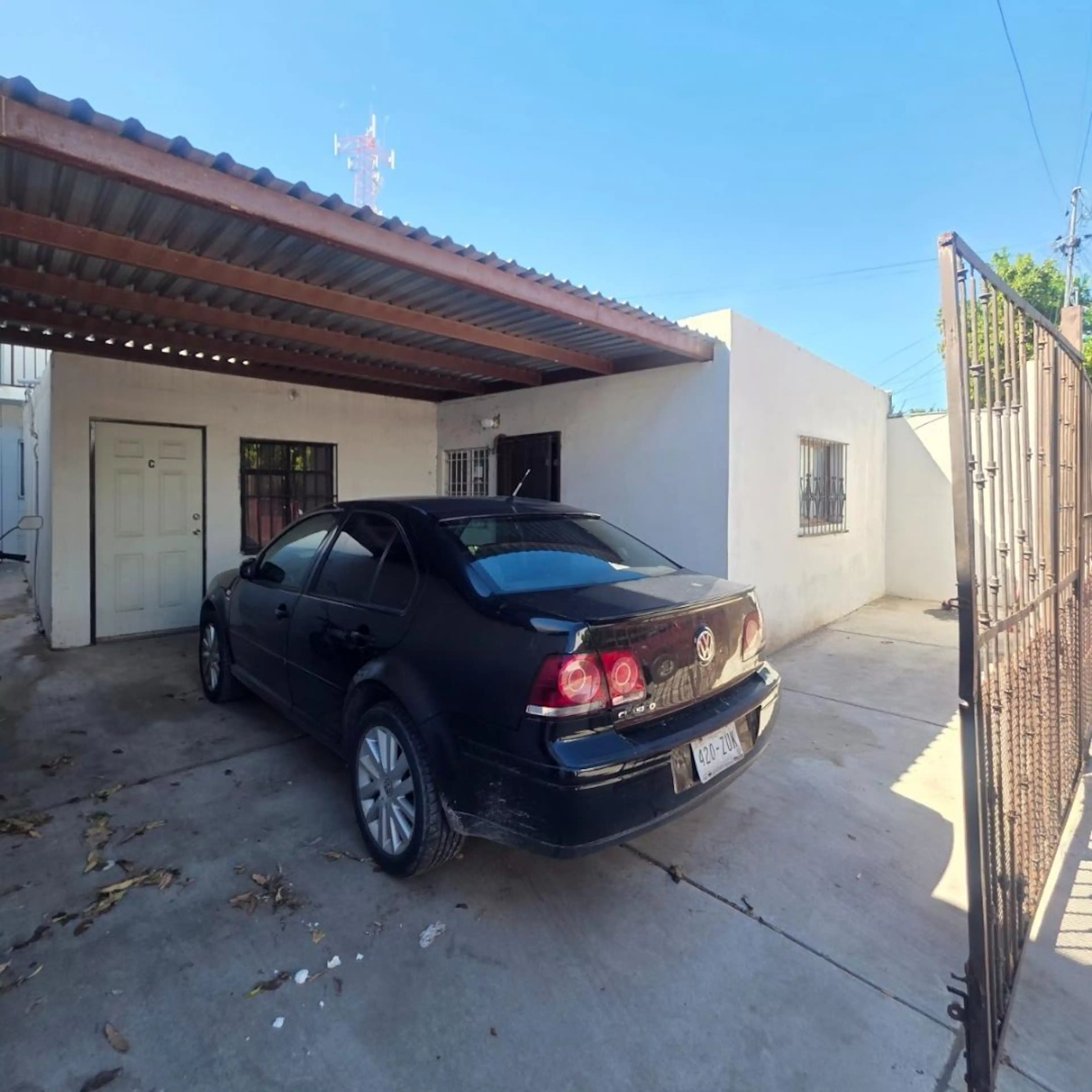 Complejo De 6 Departamentos En Venta En Colonia Cuatro Olivos.