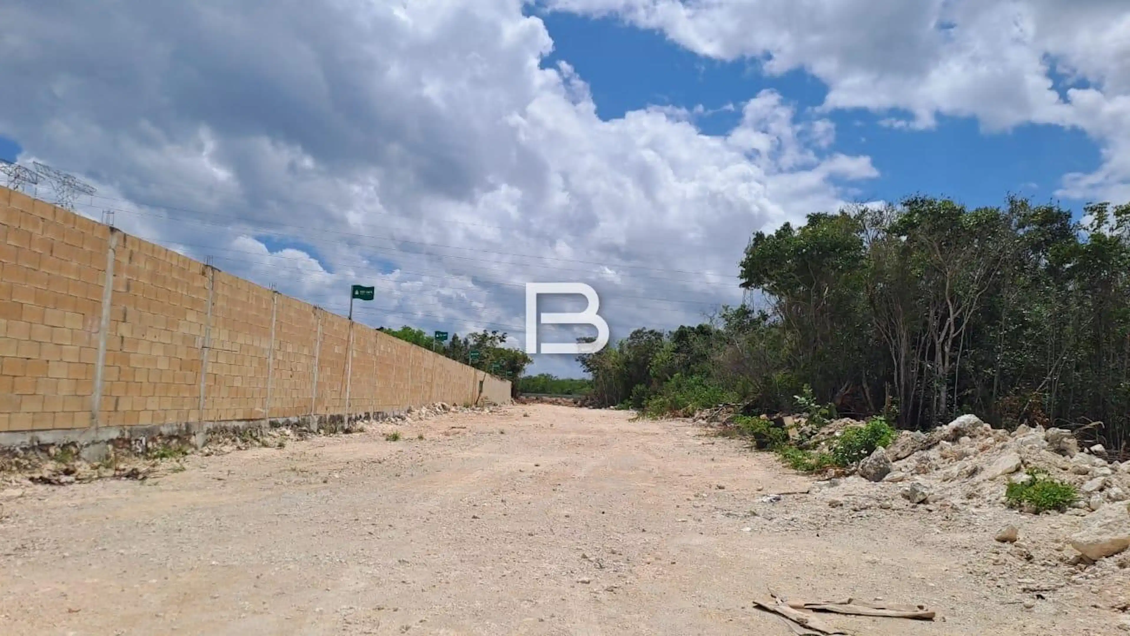 Terreno En Venta Avenida Chac Mool
