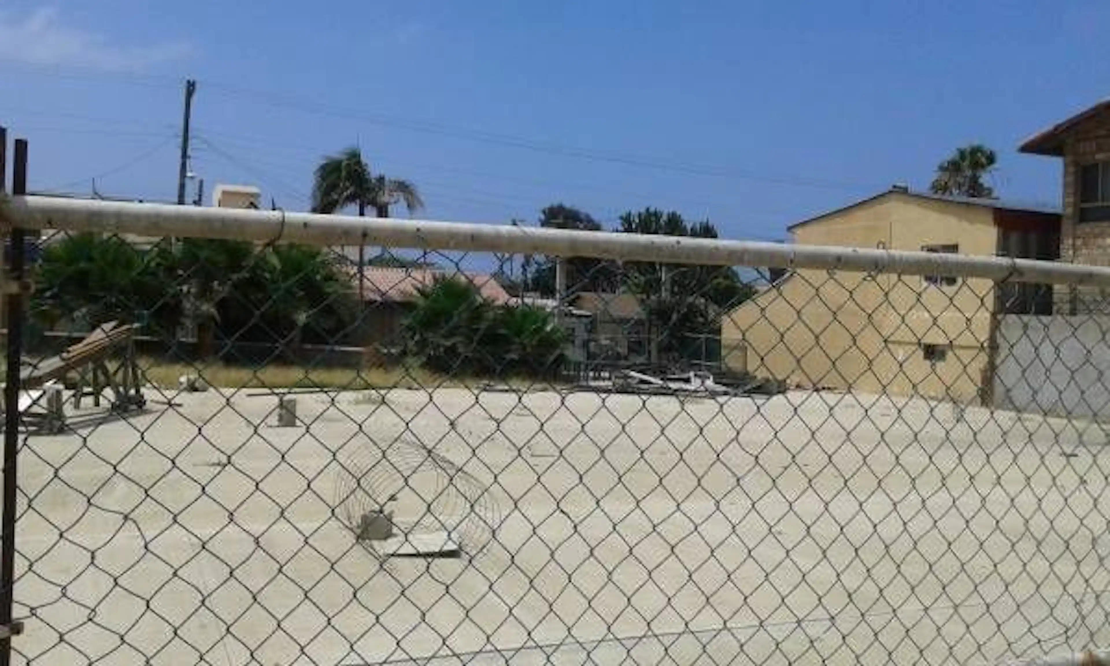 En renta terreno comercial. Bodega y terreno