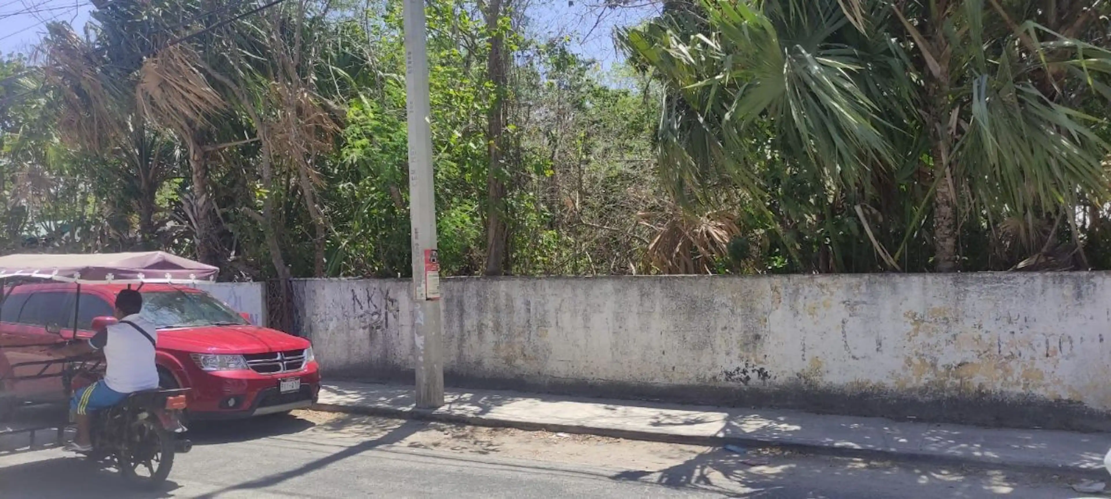 Amplio terreno en Hunucma en calle transitada.