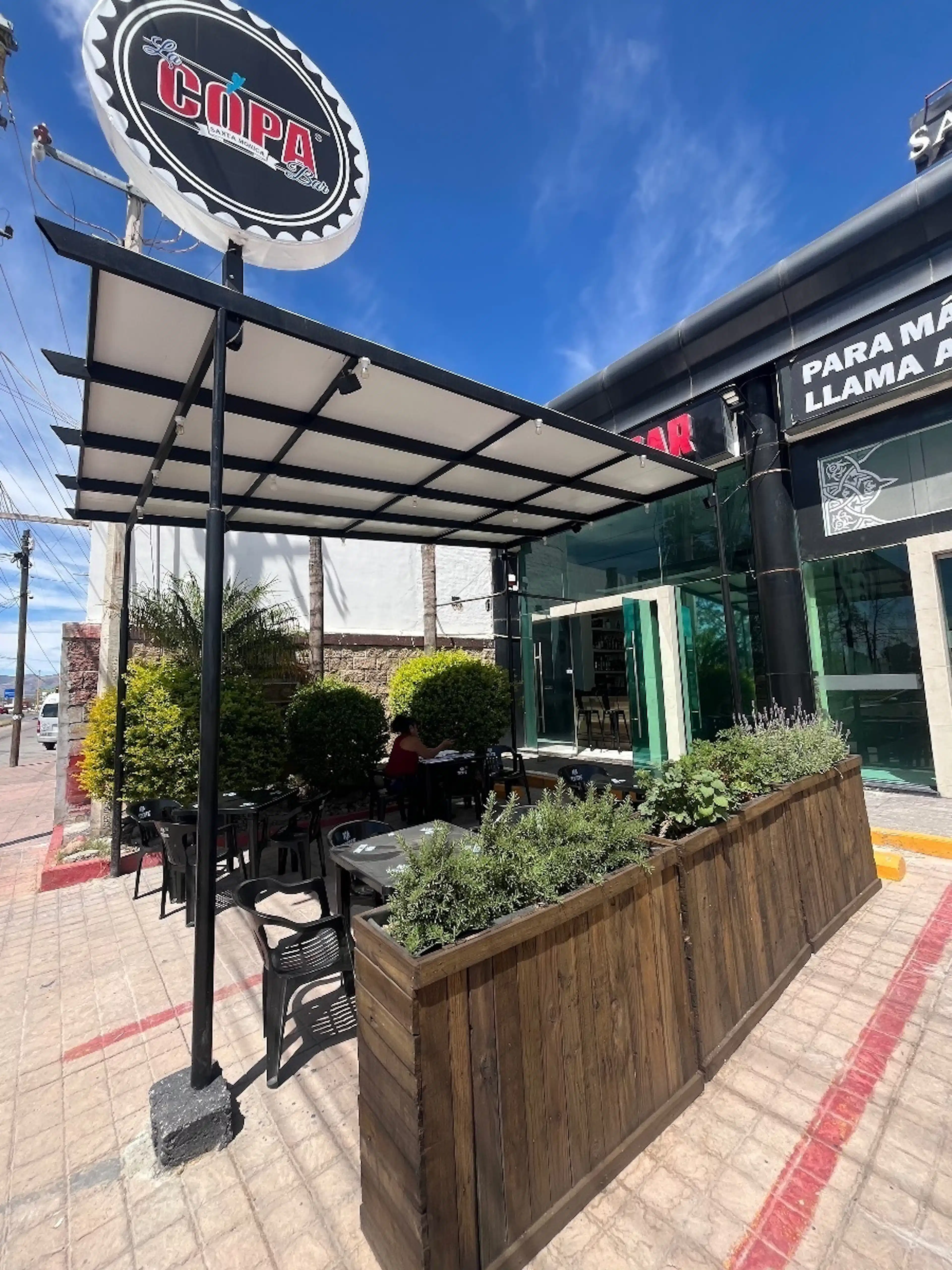 VENTA DE LOCAL COMERCIAL SOBRE AV. SIGLO XXI