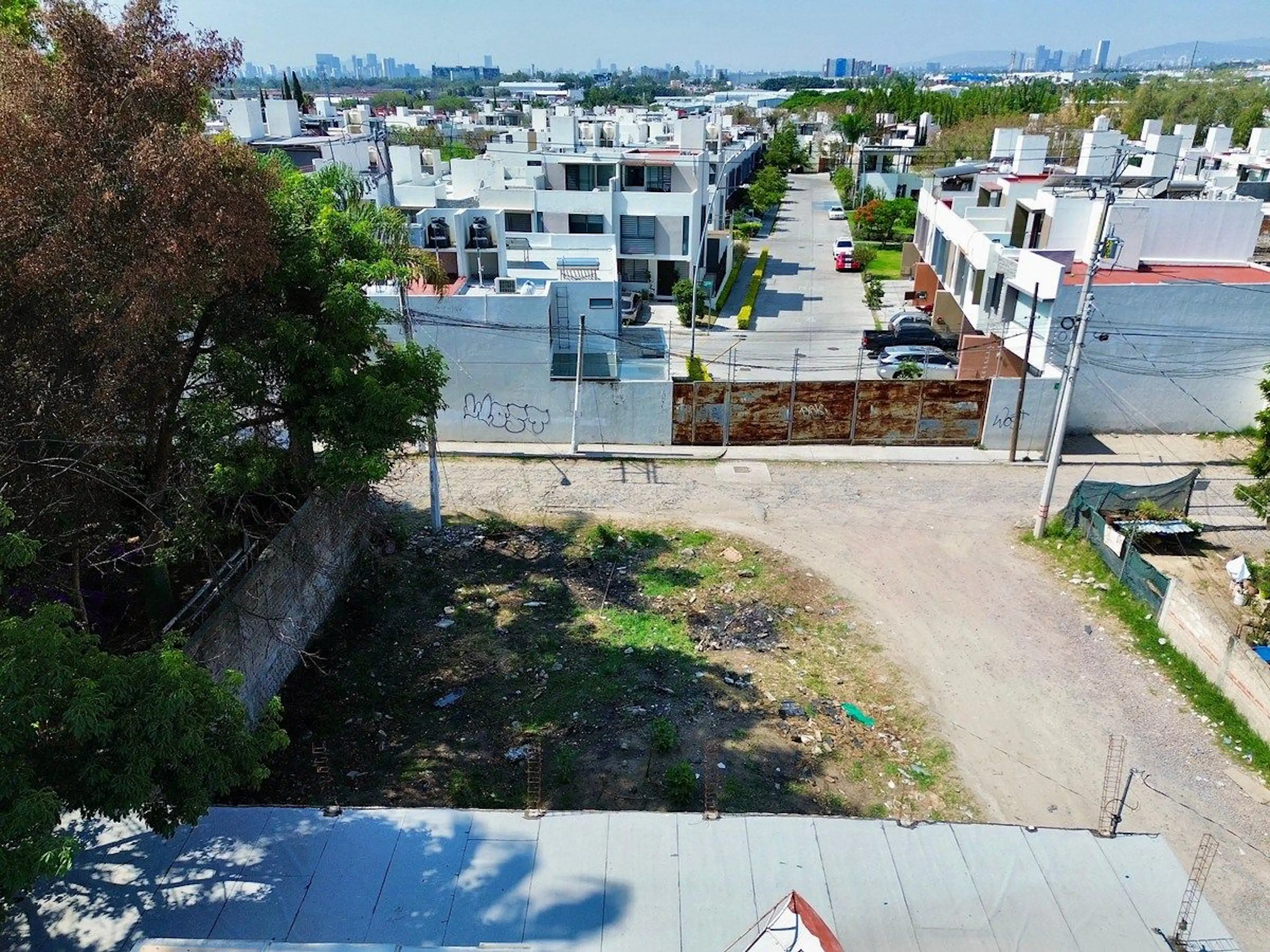 Venta | 223 M2 |  Ramon Escobedo- Av José Parres Arias | Bosques Del Centinela