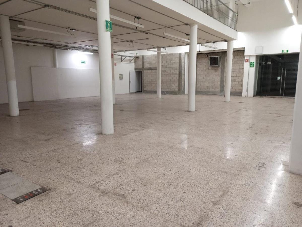 Local Comercial Spot2