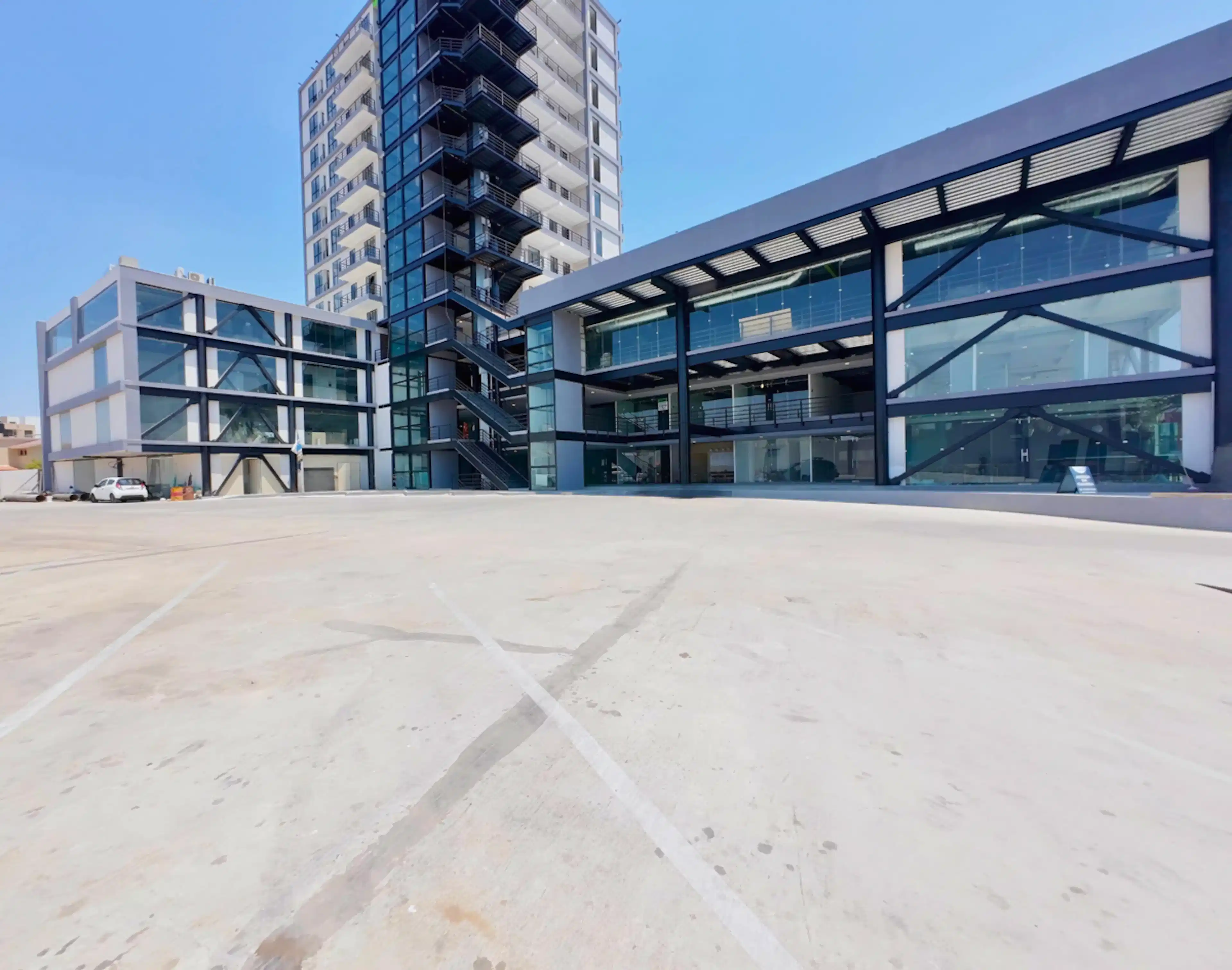 Local en renta | 406 m2 | Clouthier Urban Center - av. Manuel J. Clouthier