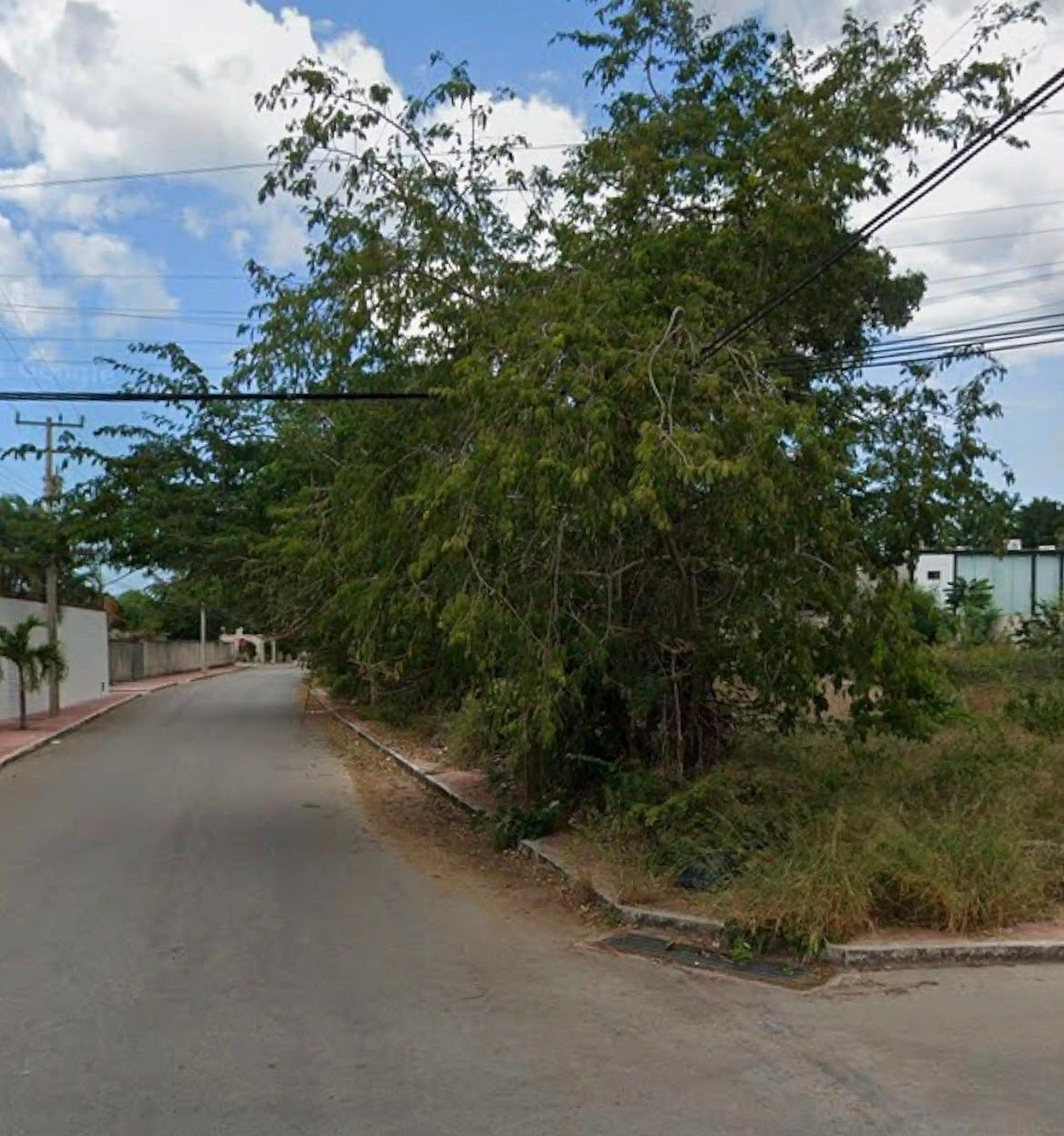 Terreno en esquina con 1,655 m² en venta en Montes de Amé