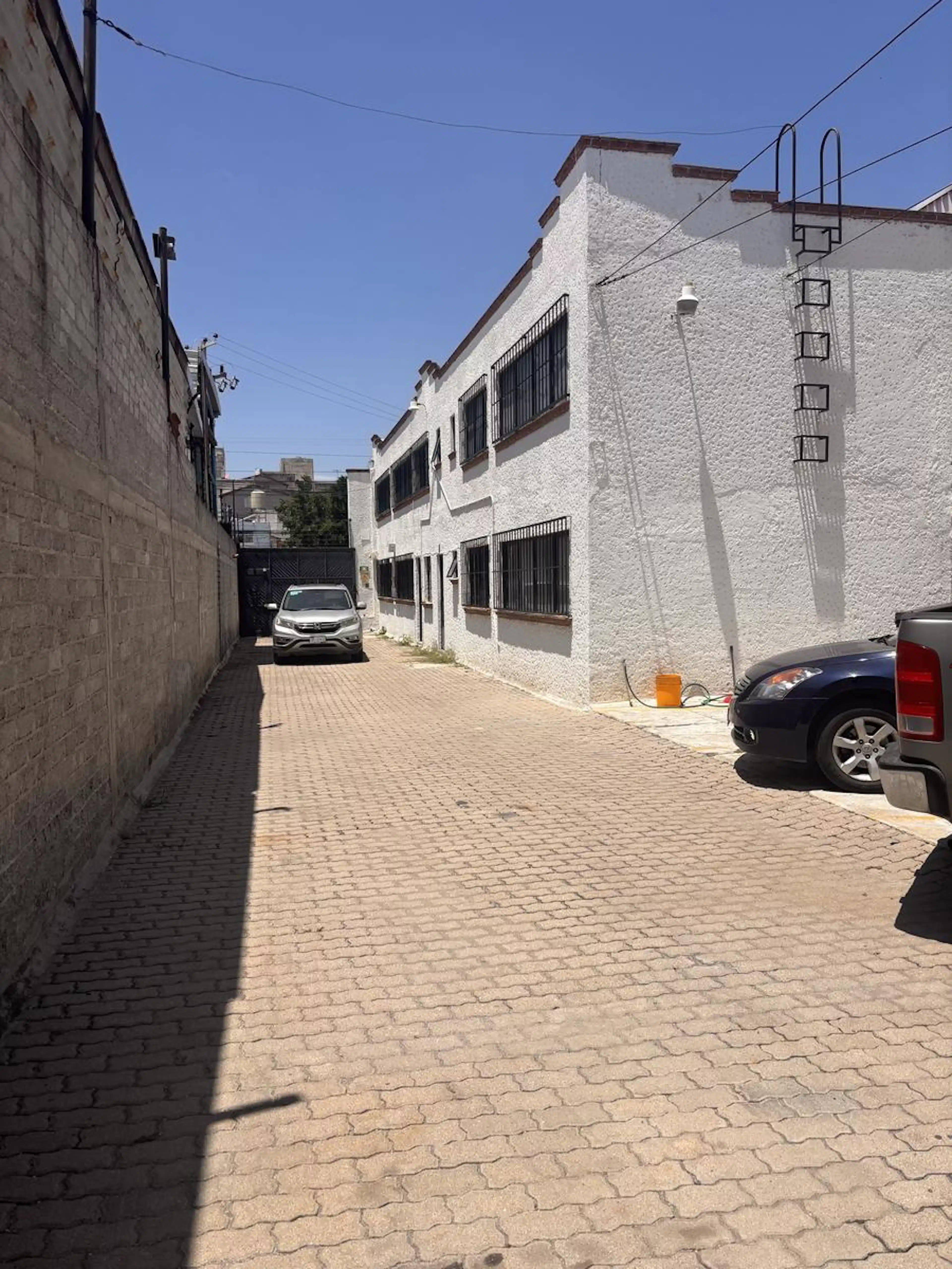 Queretaro, En Venta Amplias Oficinas Con Bodega En La Colonia Linda Vista S/N