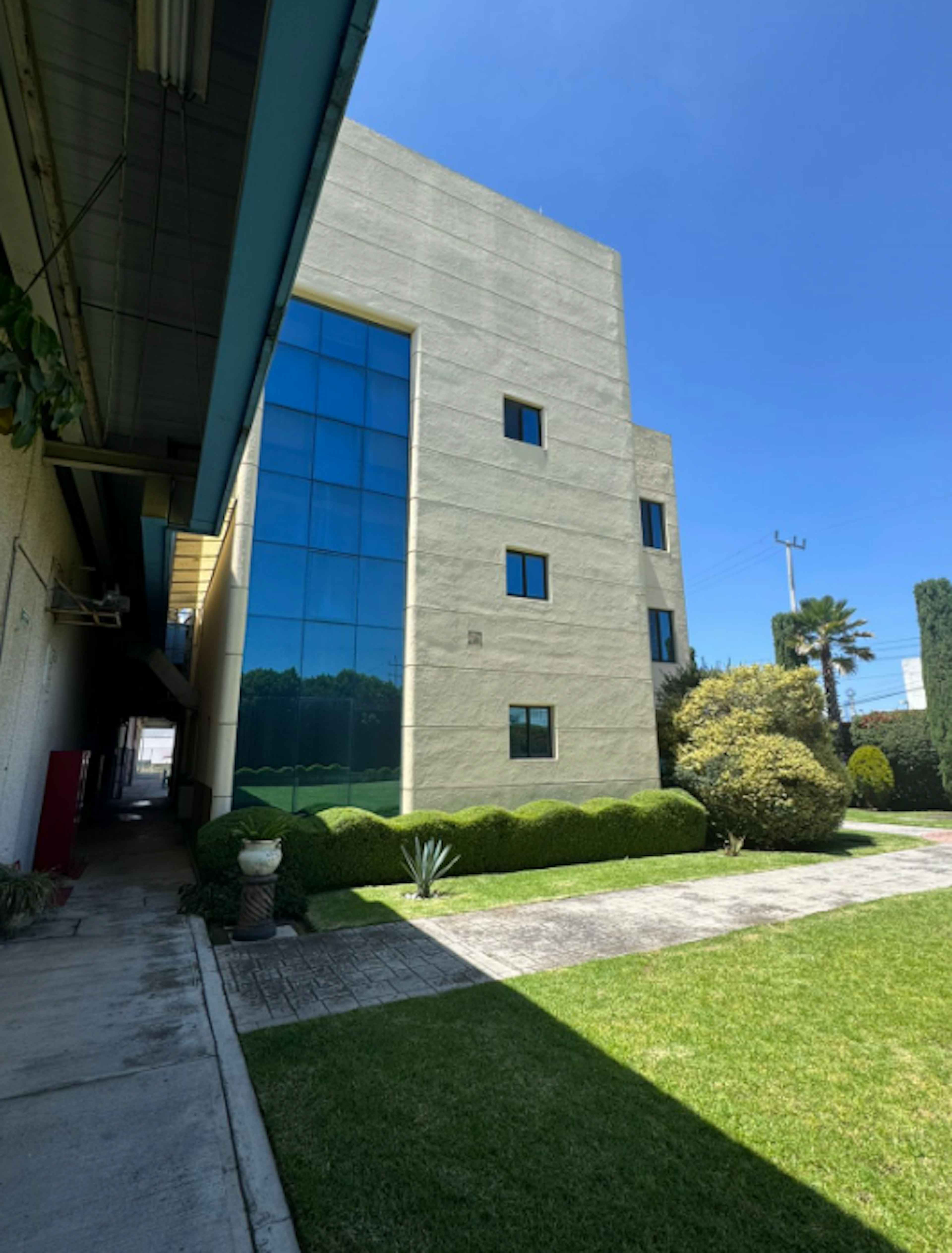 Oficinas Corporativas Parque Resurrección 44