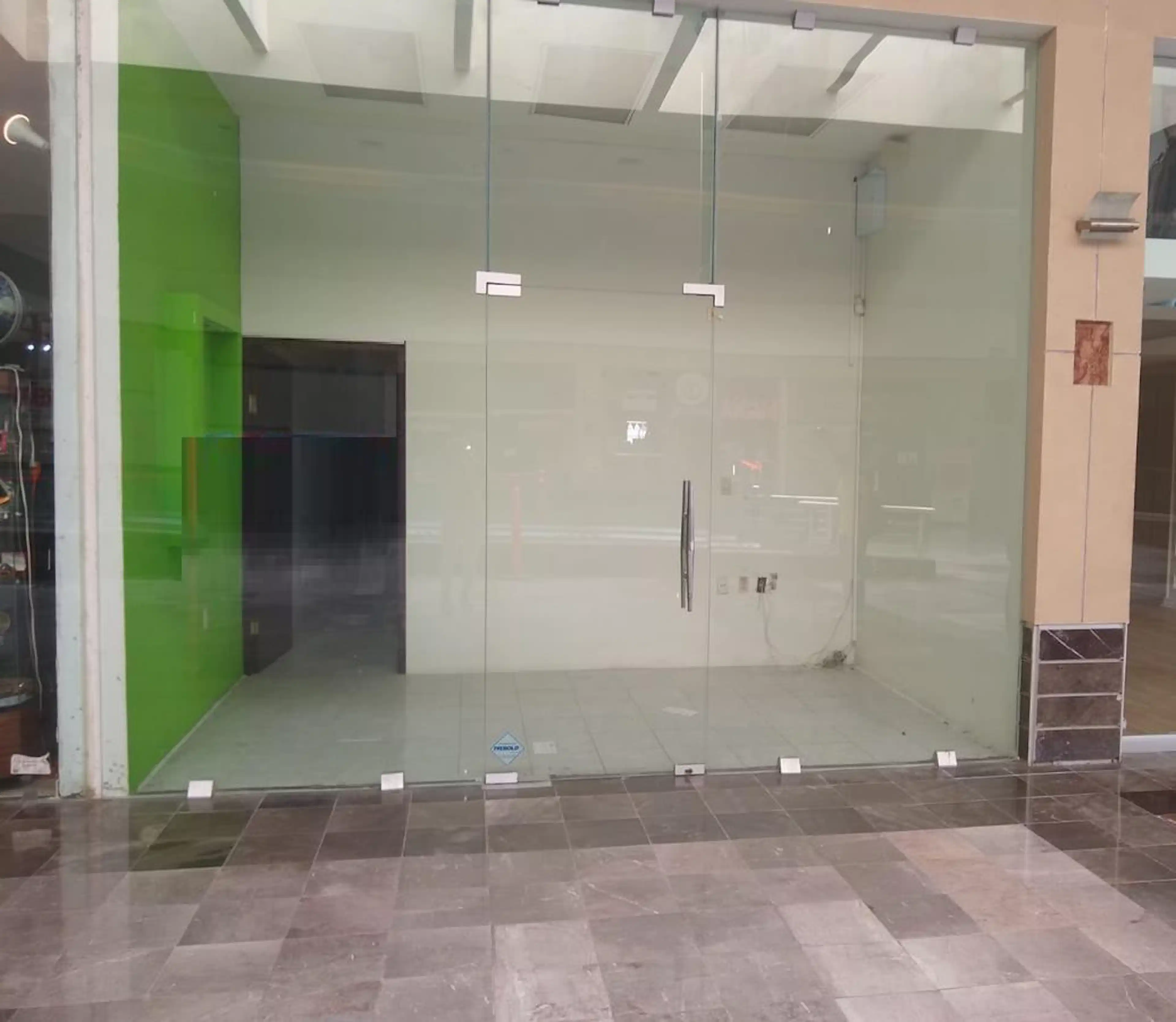 Local En Renta En Plaza Crystal, Tampico Tamaulipas. S/n