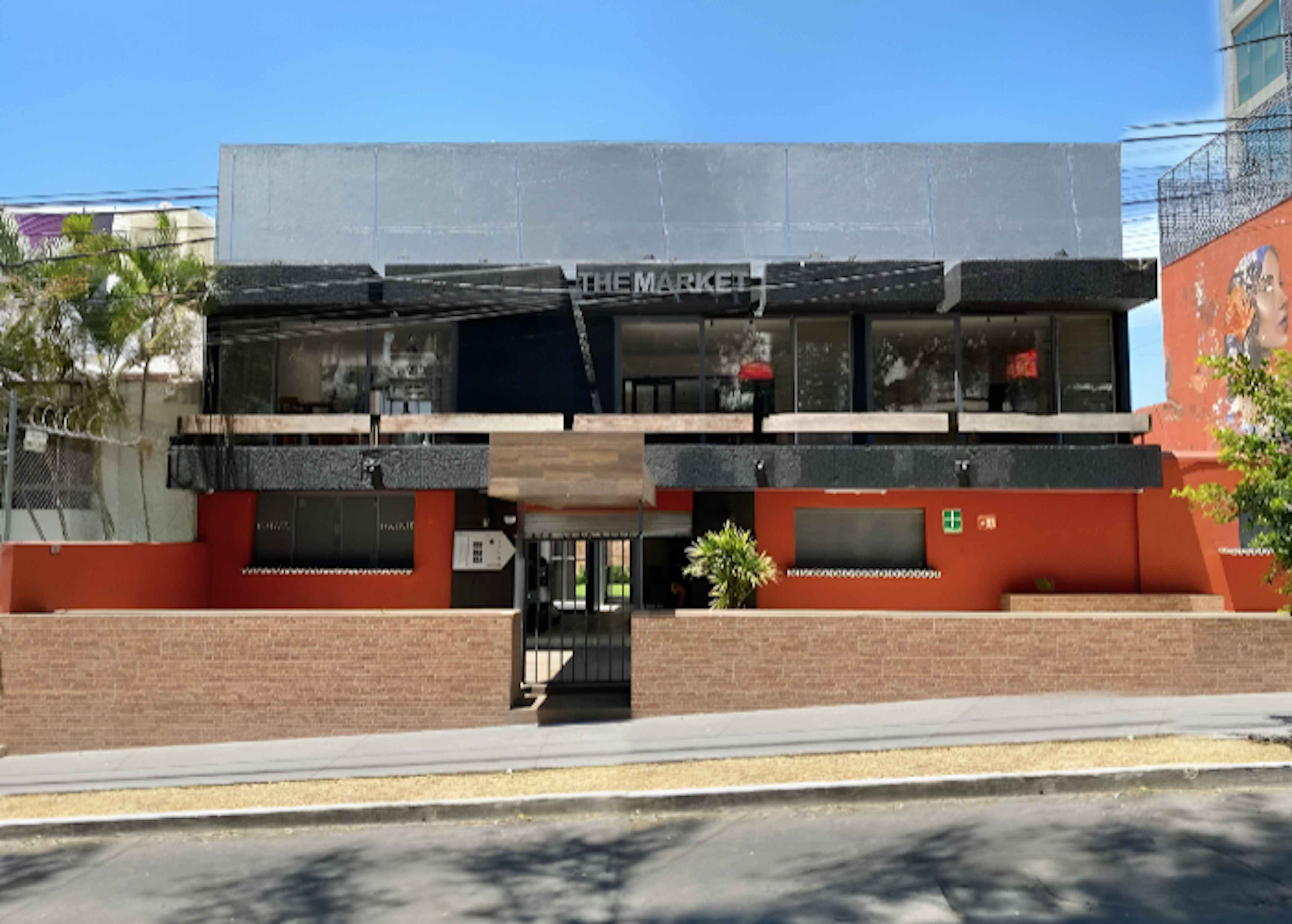 Av Pablo Neruda 2732