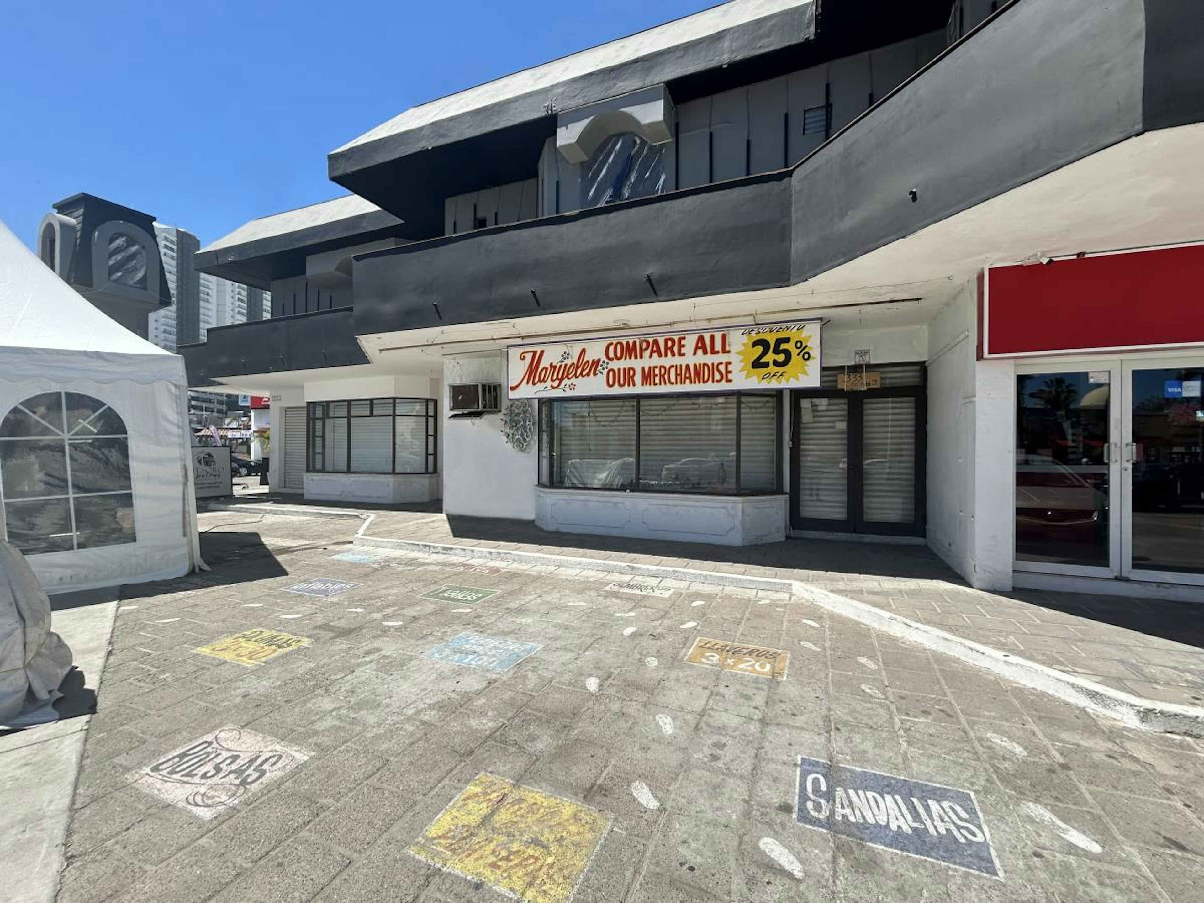 Avenida Camaron Sabalo "centro Comercial Las Palmas" 333