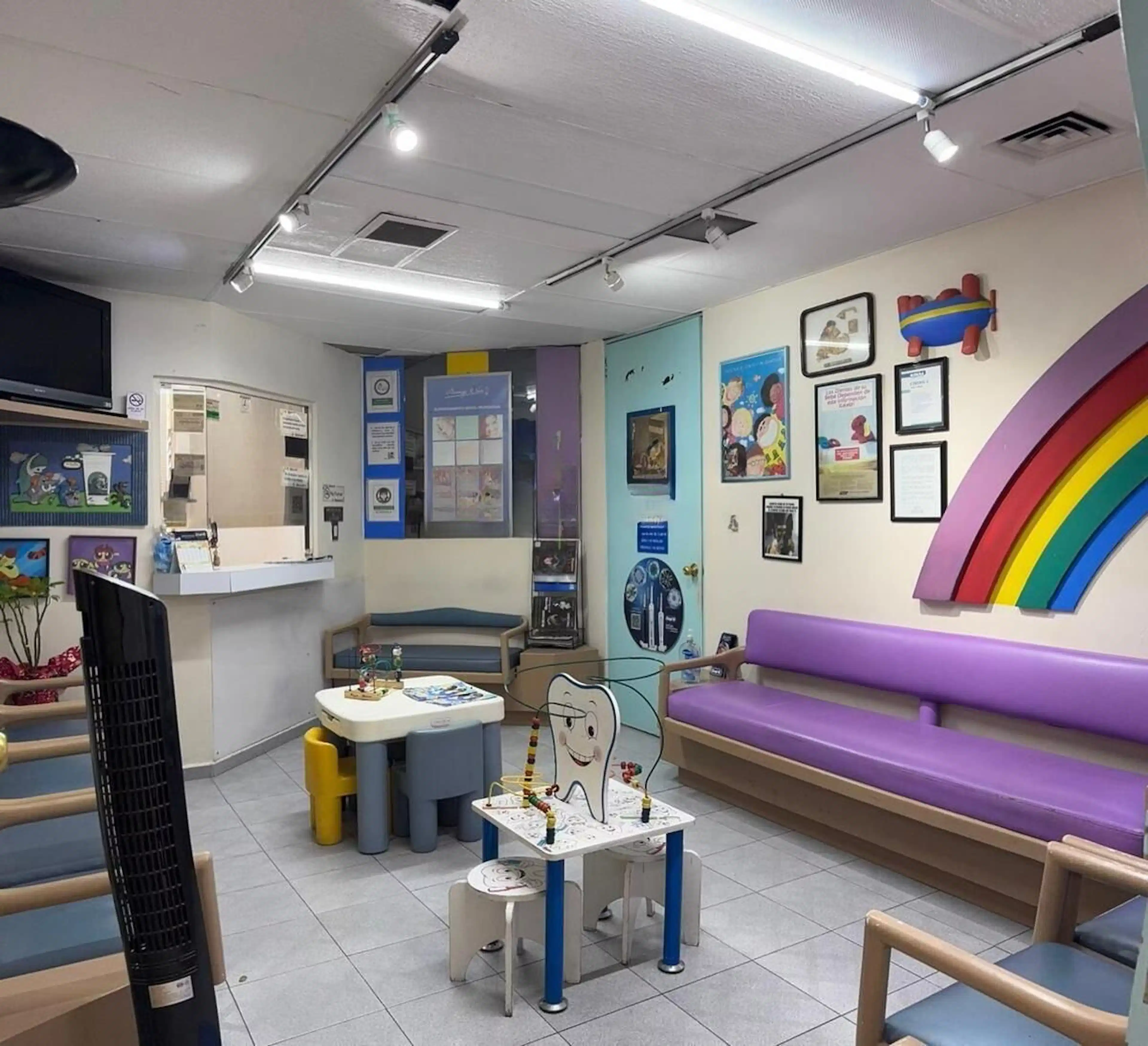 Avenida Paseo De Las Palmas