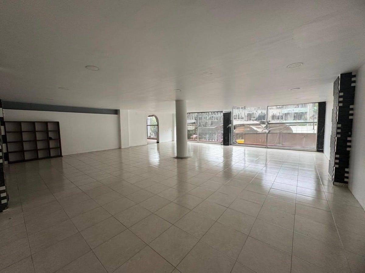 Local Comercial Spot2