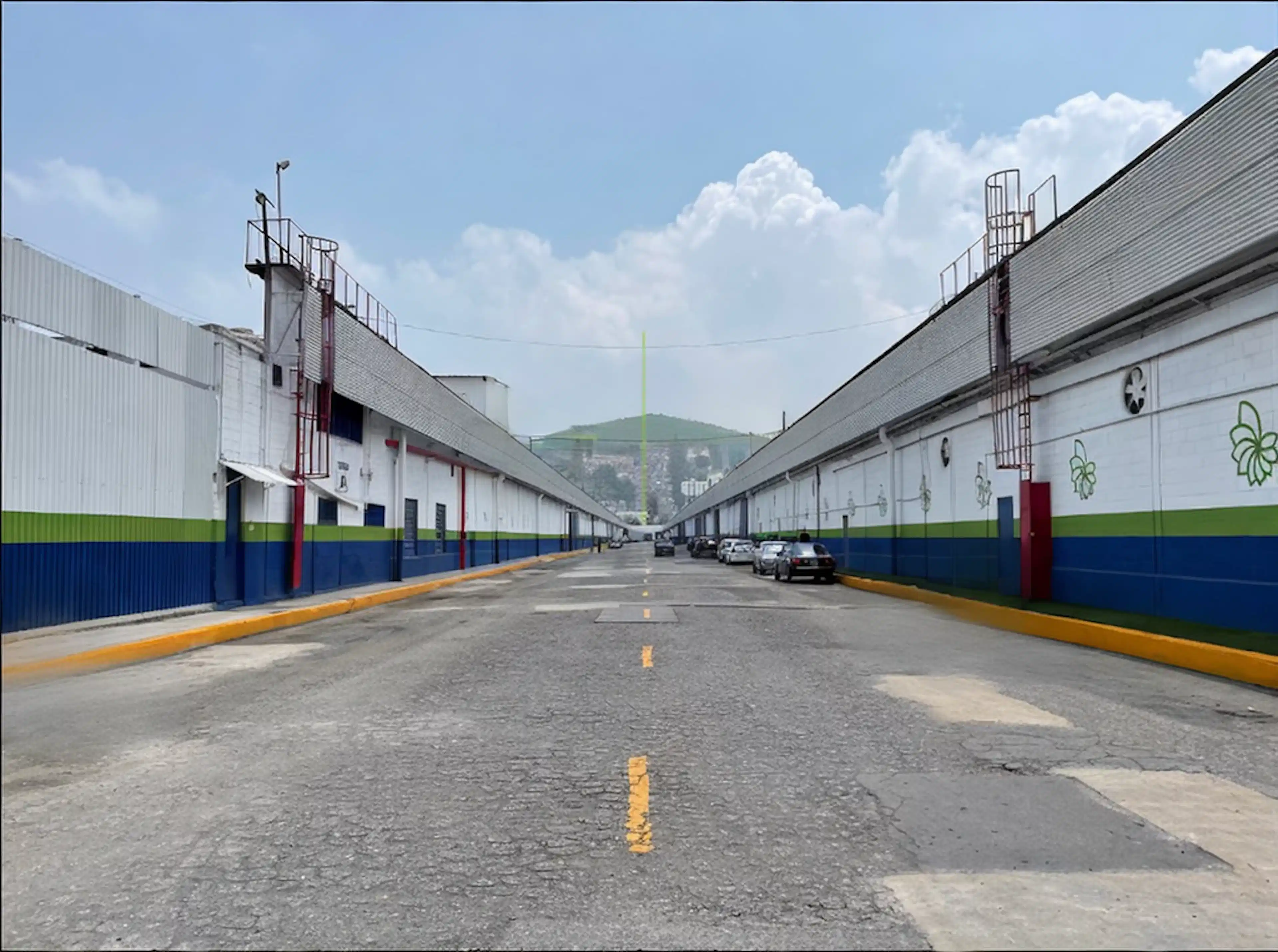 Av. Gustavo Baz