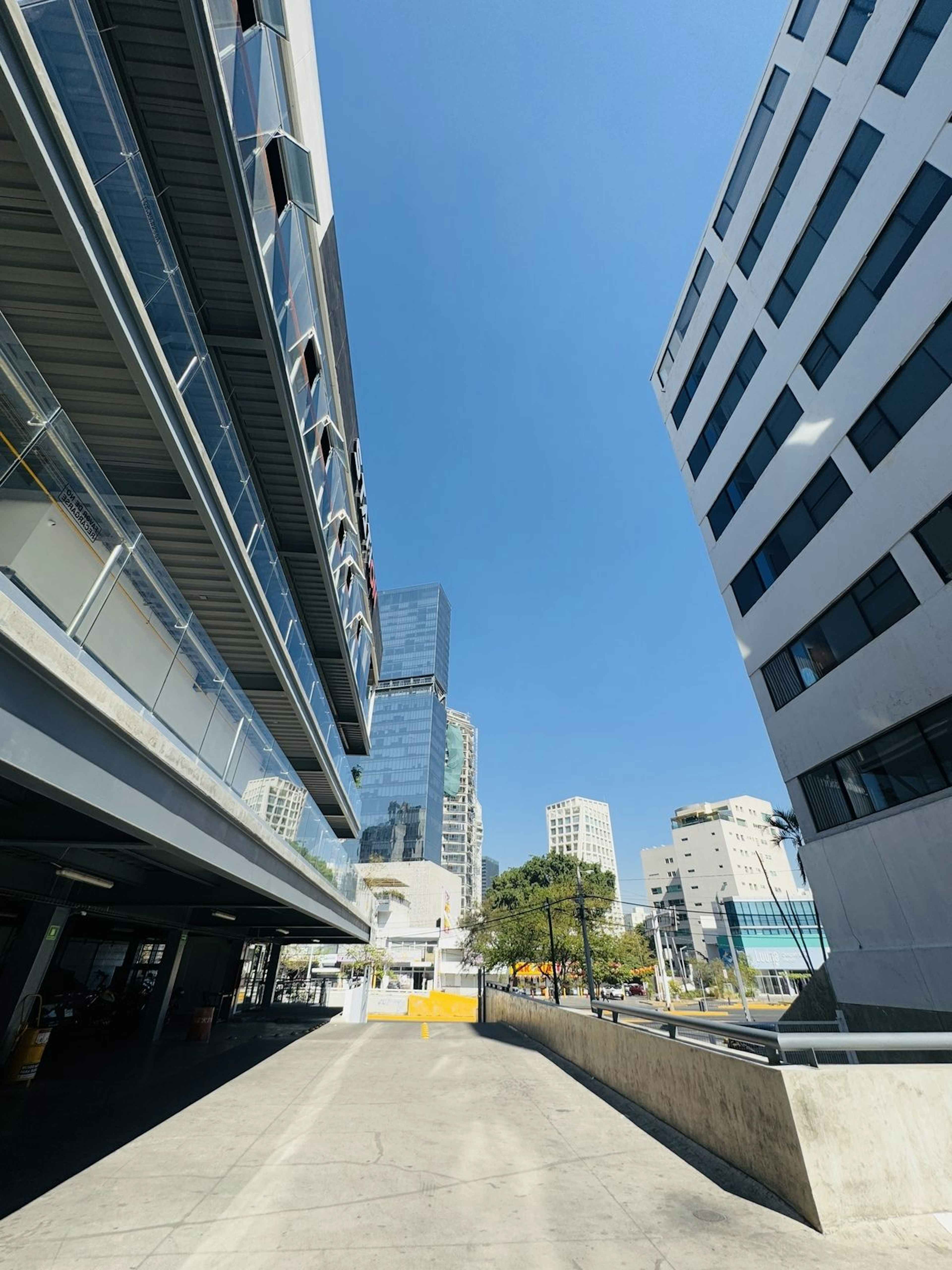 Avenida Circunvalación Jorge Álvarez Del Castillo 1068a