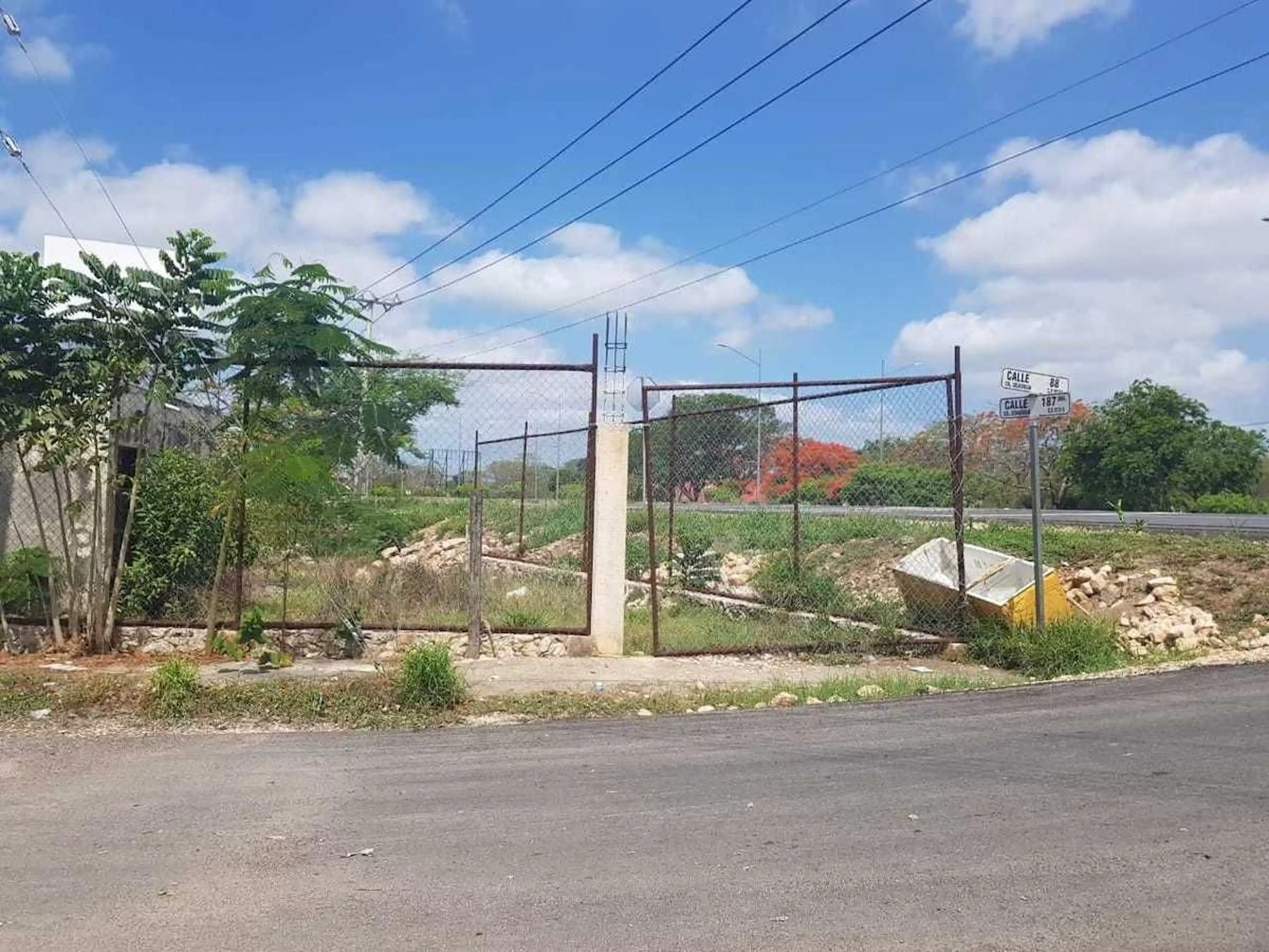 En Renta Excelente Terreno En Esquina Sobre Periferico (dzununcan)