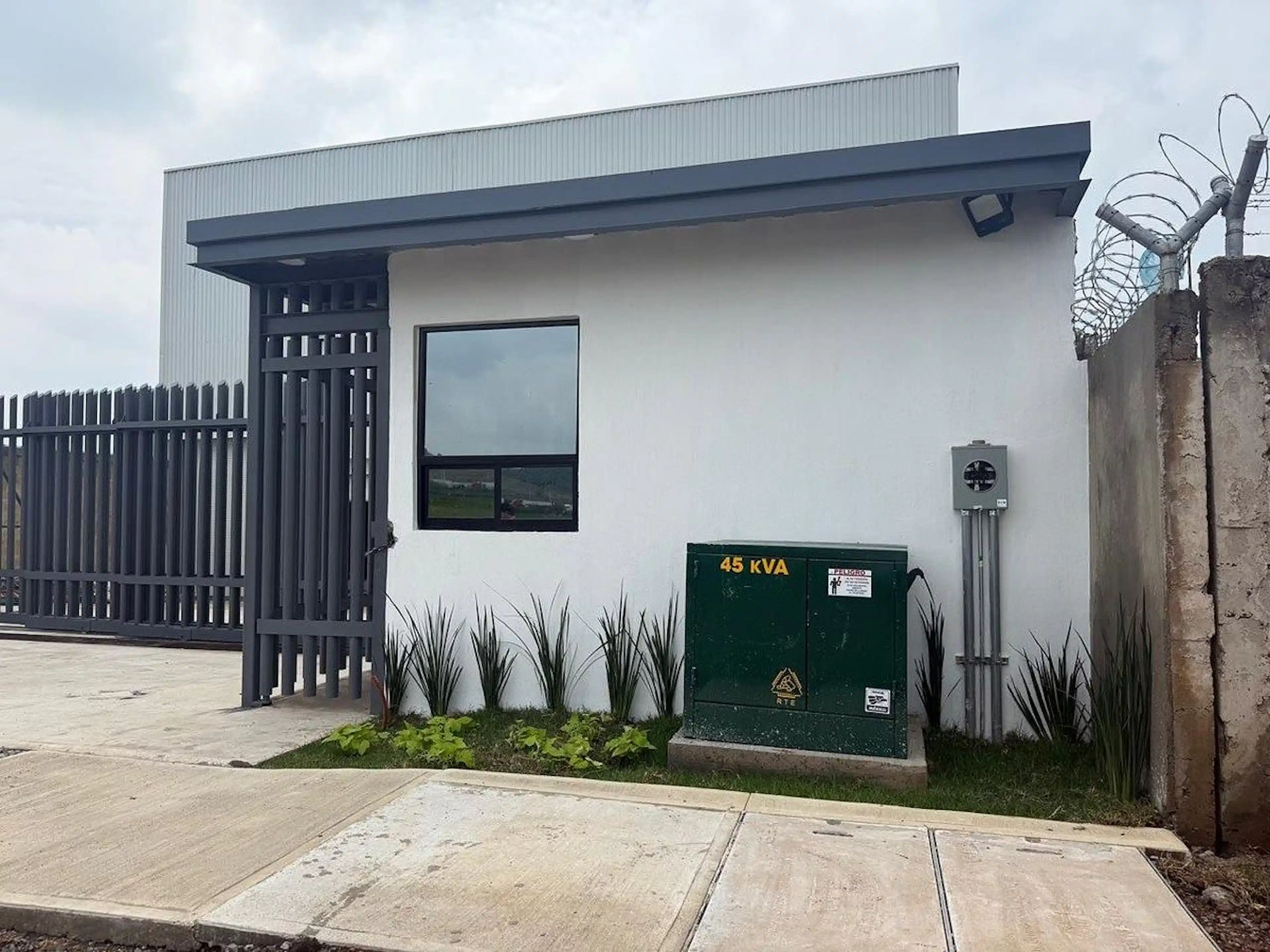 BODEGA EN RENTA EN CARR A MANZANILLO