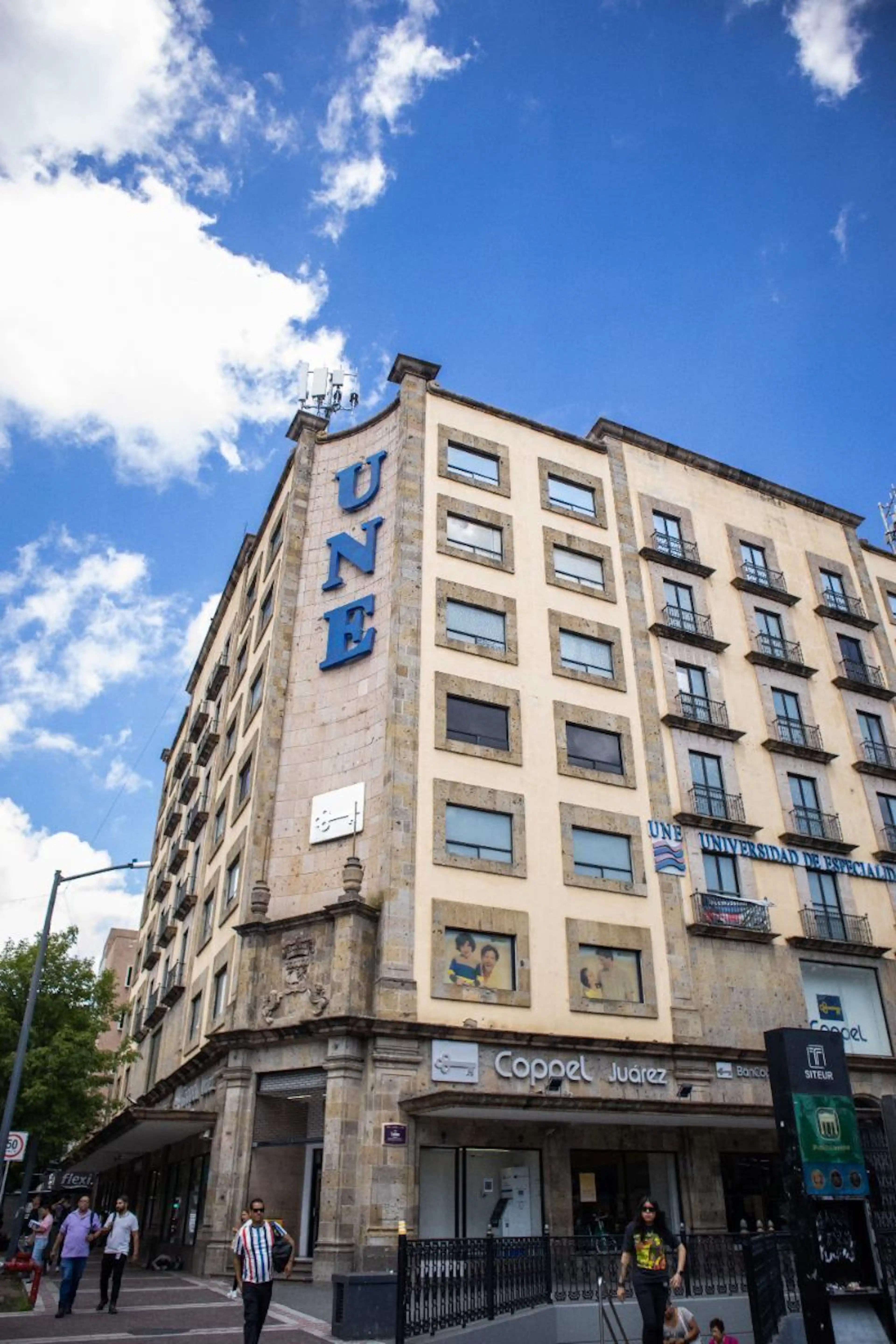 EDIFICIO EN RENTA PLAZA UNIVERSIDAD GDL CENTRO